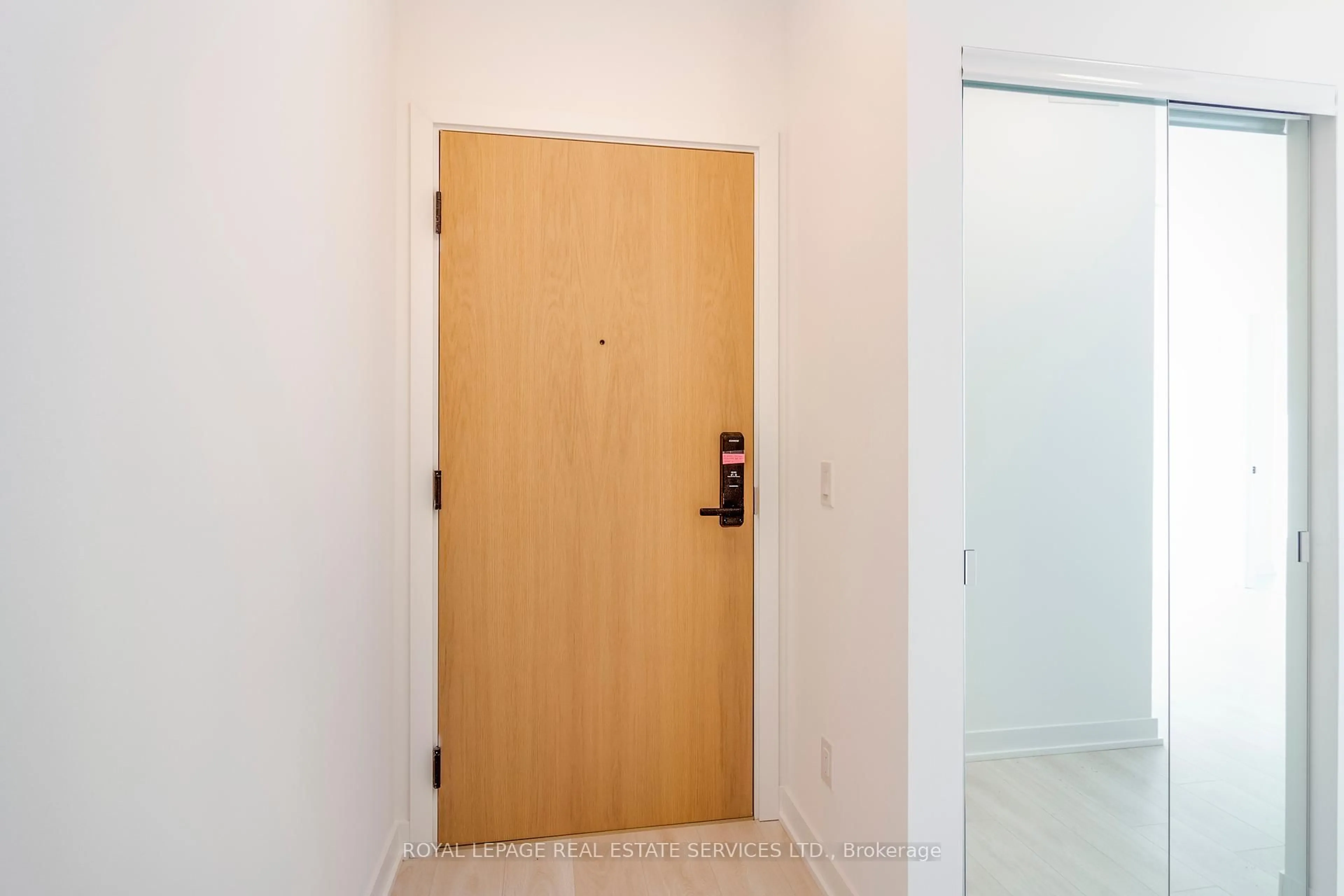 Indoor entryway for 5 Defries St #1207, Toronto Ontario M5A 0W7