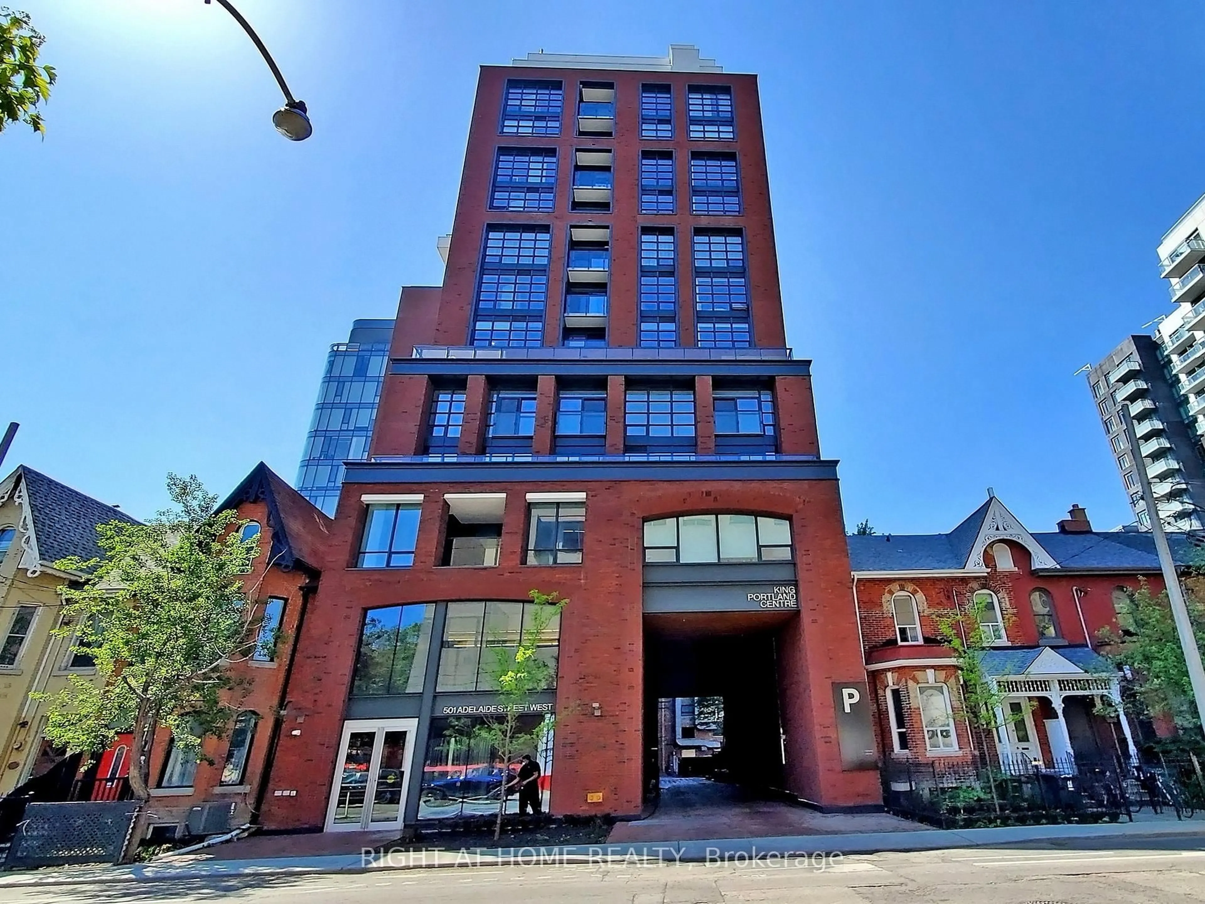 Indoor foyer for 501 Adelaide St #802, Toronto Ontario M5V 0R3
