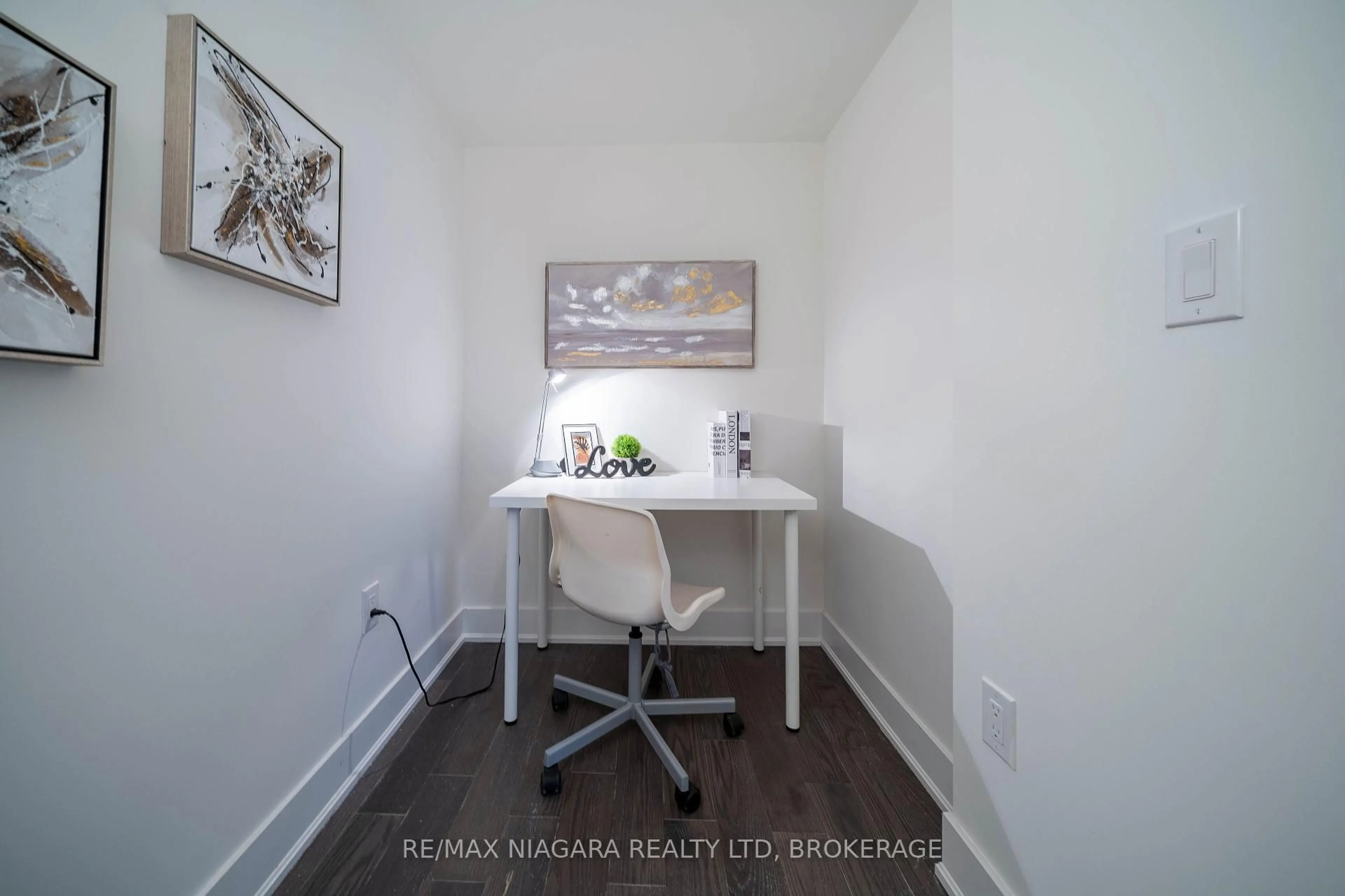 A pic of a room for 955 Bay St #2109, Toronto Ontario M5S 0C6