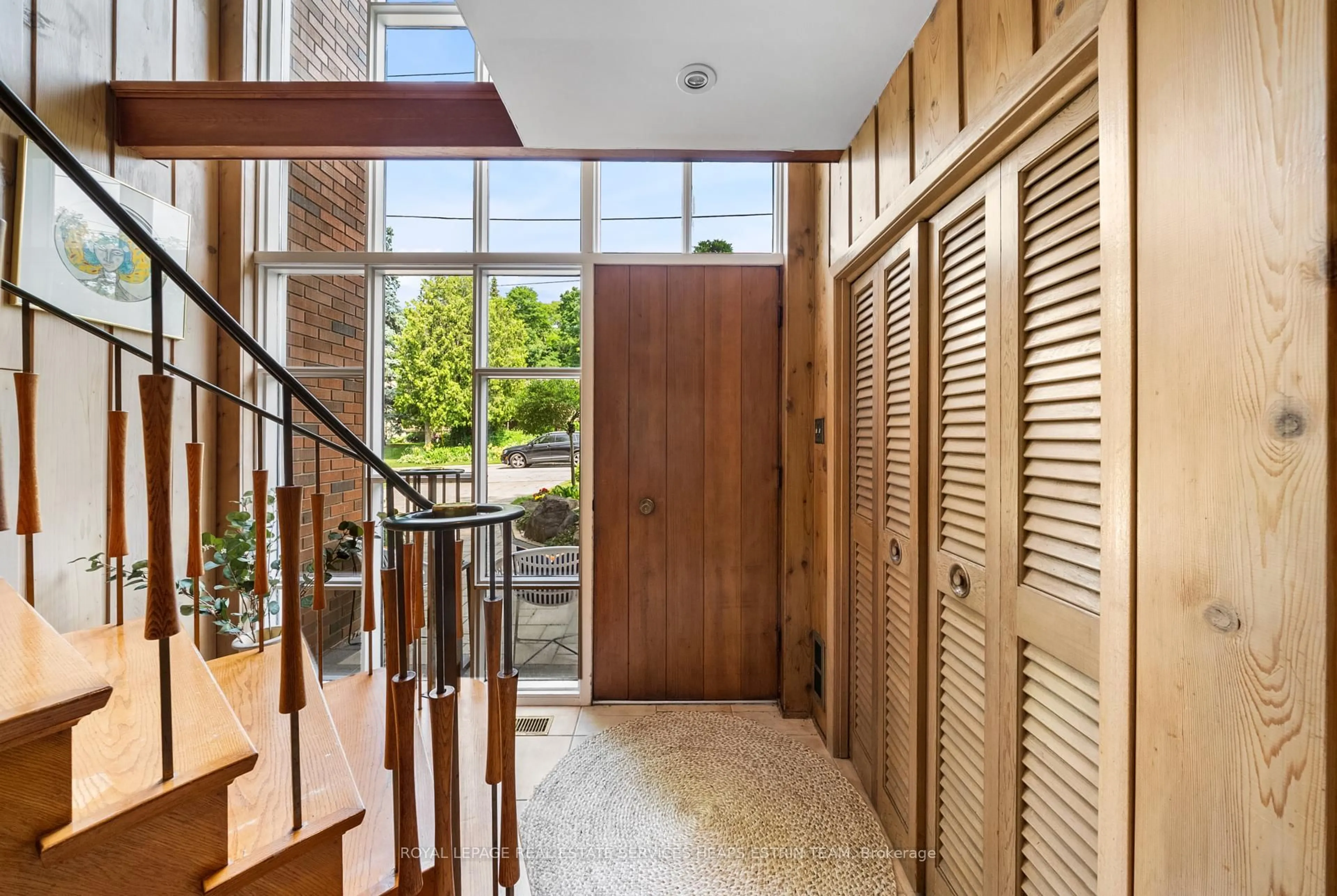 Indoor entryway for 9 Audubon Crt, Toronto Ontario M2N 1T8