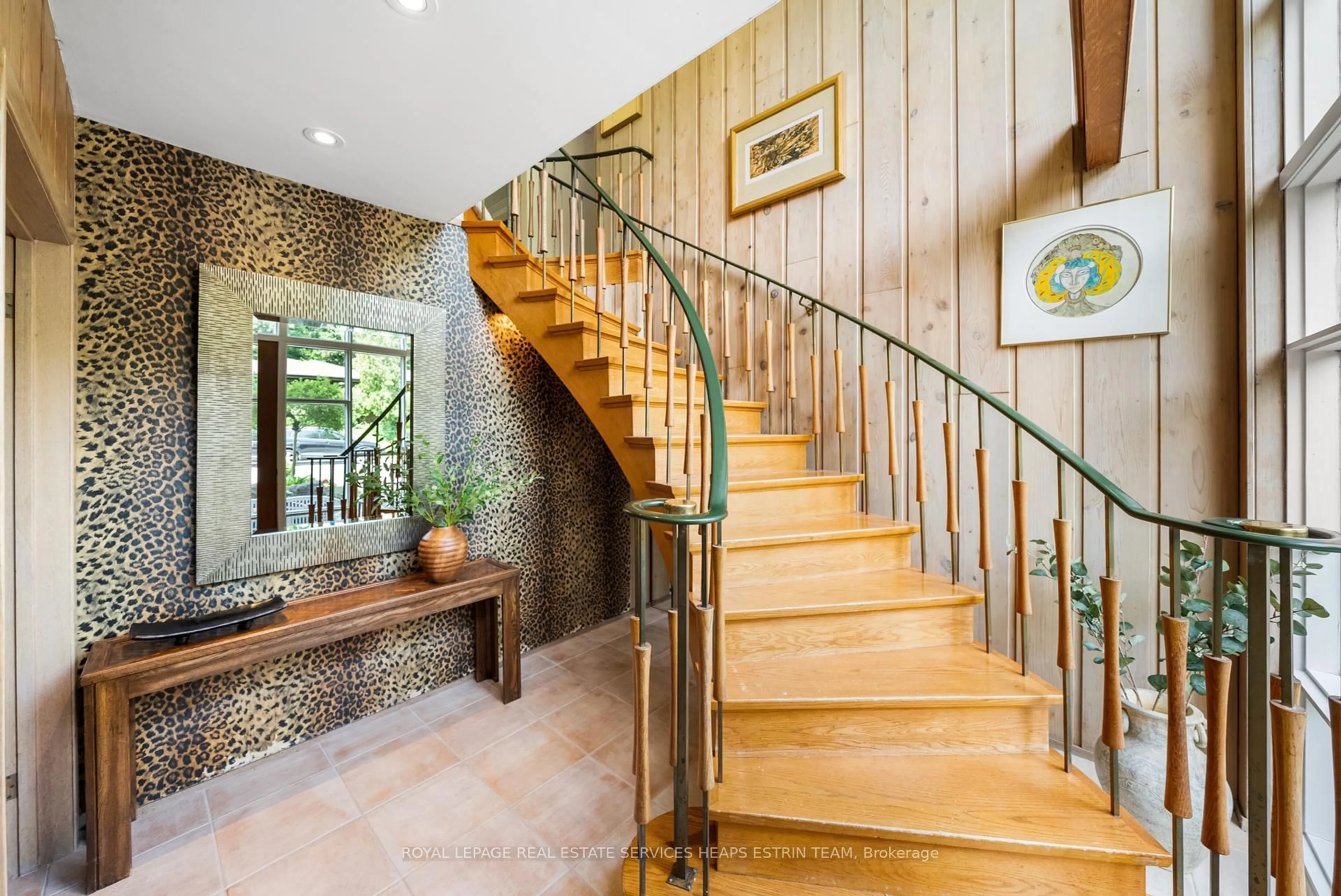 Indoor foyer for 9 Audubon Crt, Toronto Ontario M2N 1T8