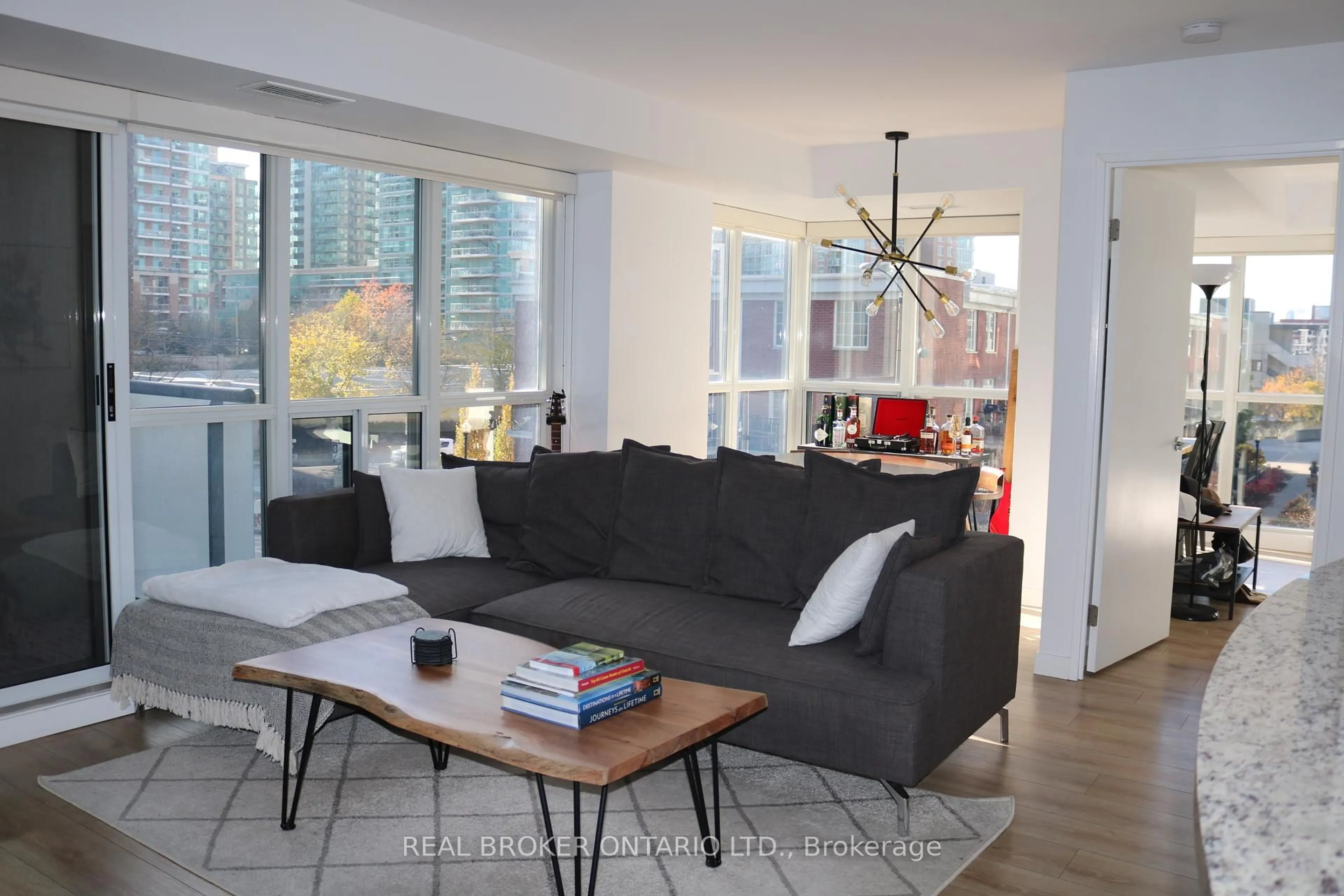 Living room with furniture, unknown for 1005 King St #307, Toronto Ontario M6K 3M8