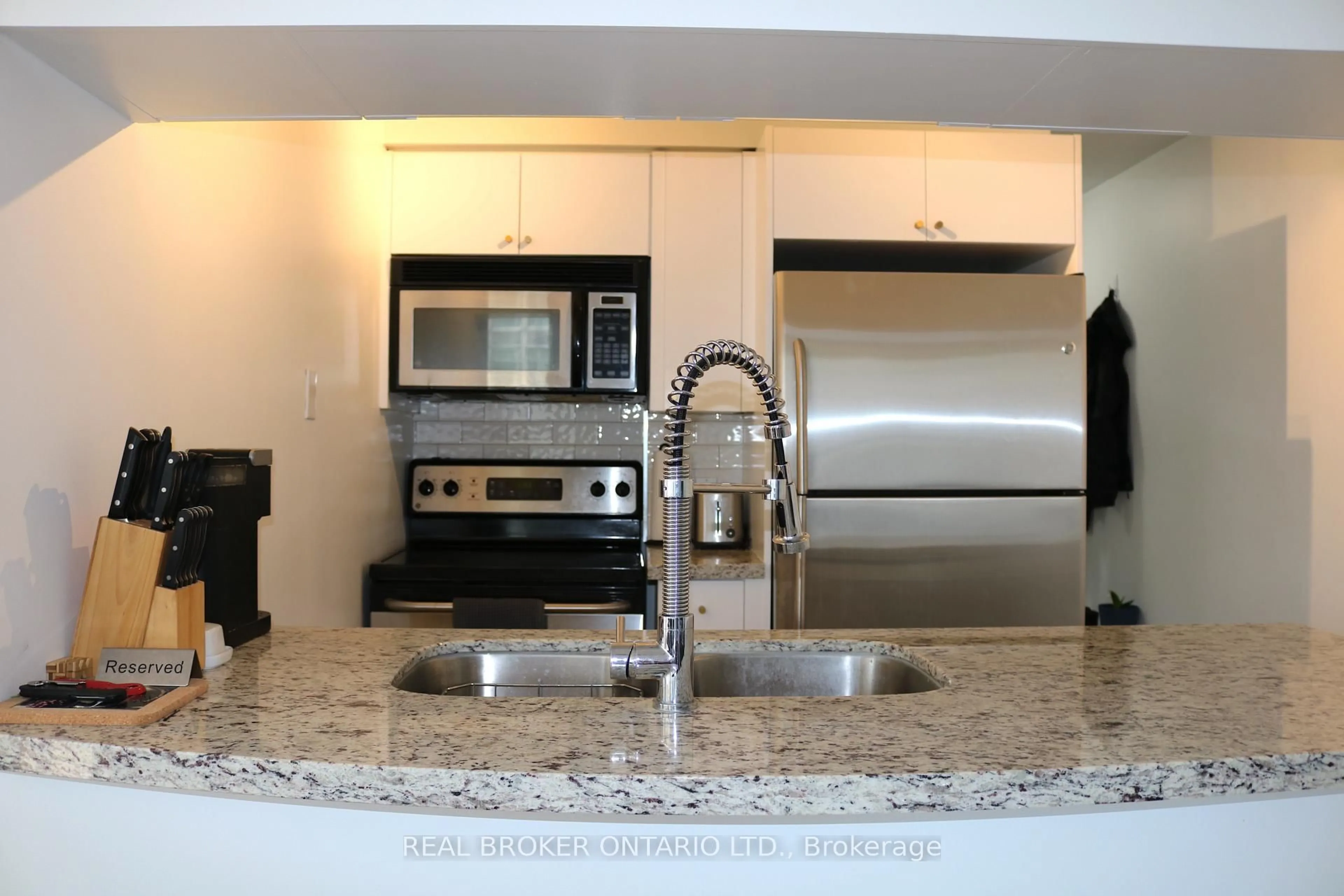 Unknown for 1005 King St #307, Toronto Ontario M6K 3M8