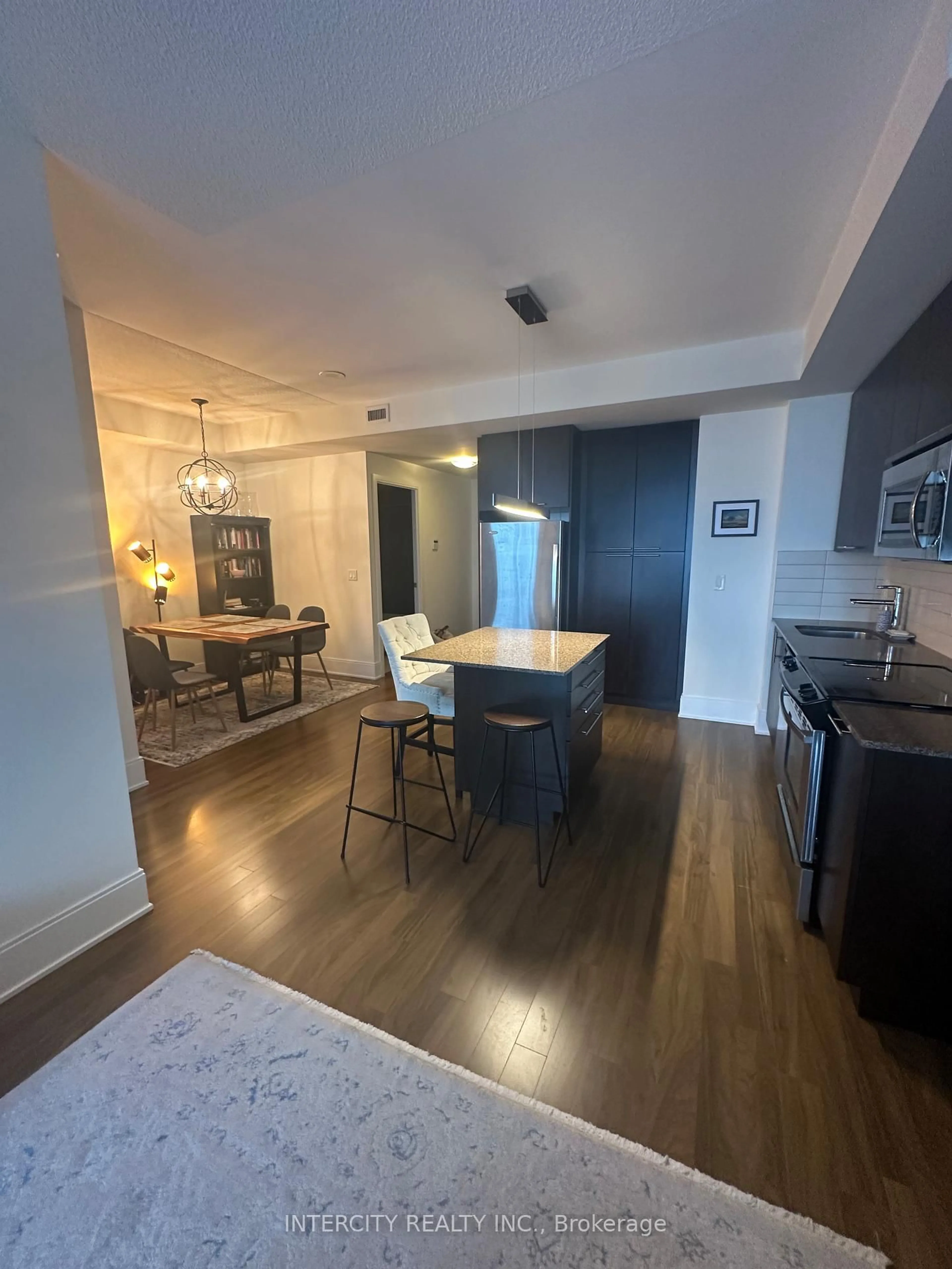 Open concept kitchen, wood/laminate floor for 70 Roehampton Ave #1612, Toronto Ontario M4P 1R2