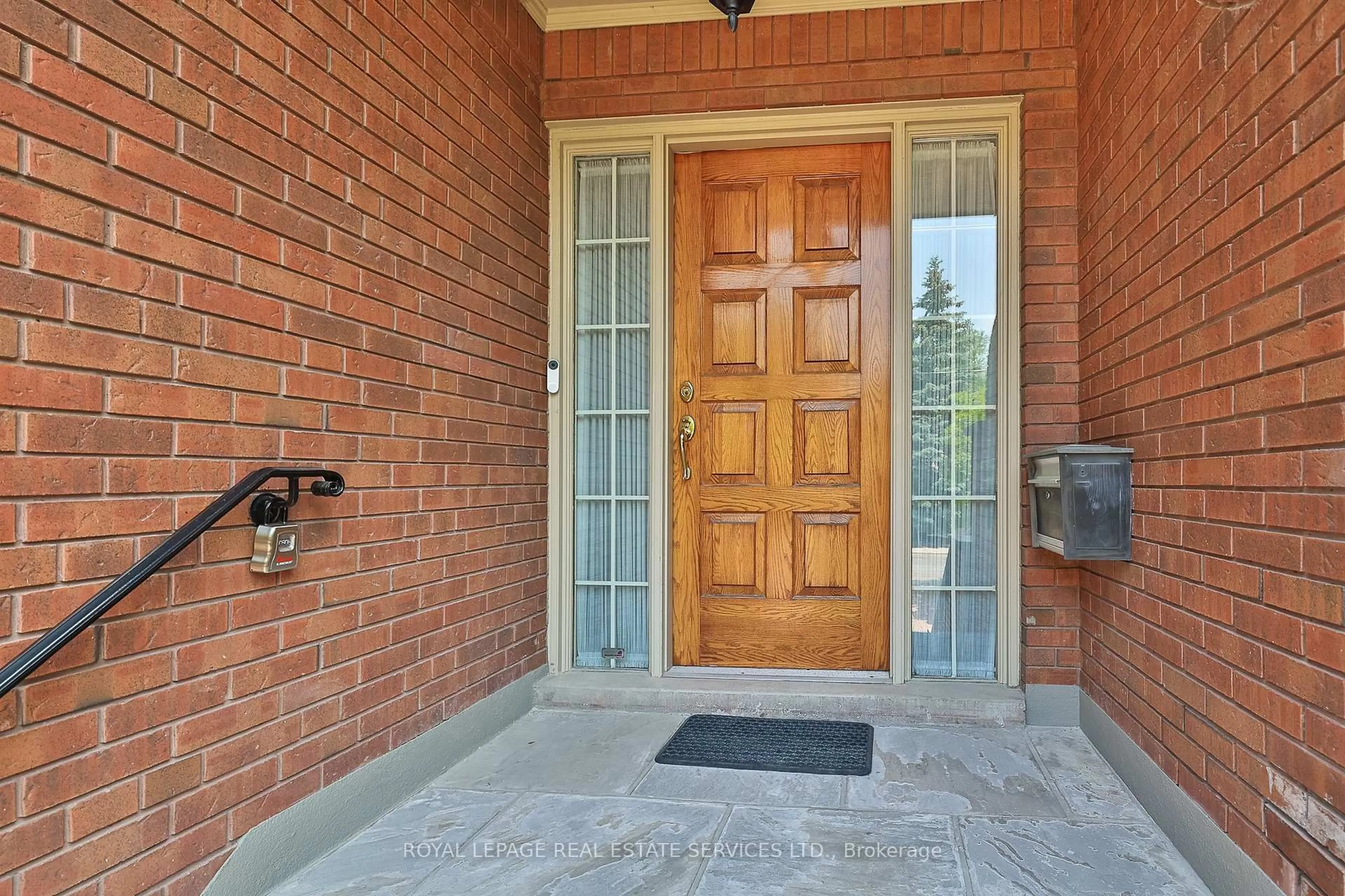 Indoor entryway for 83 Lonsdale Rd, Toronto Ontario M4V 1W4