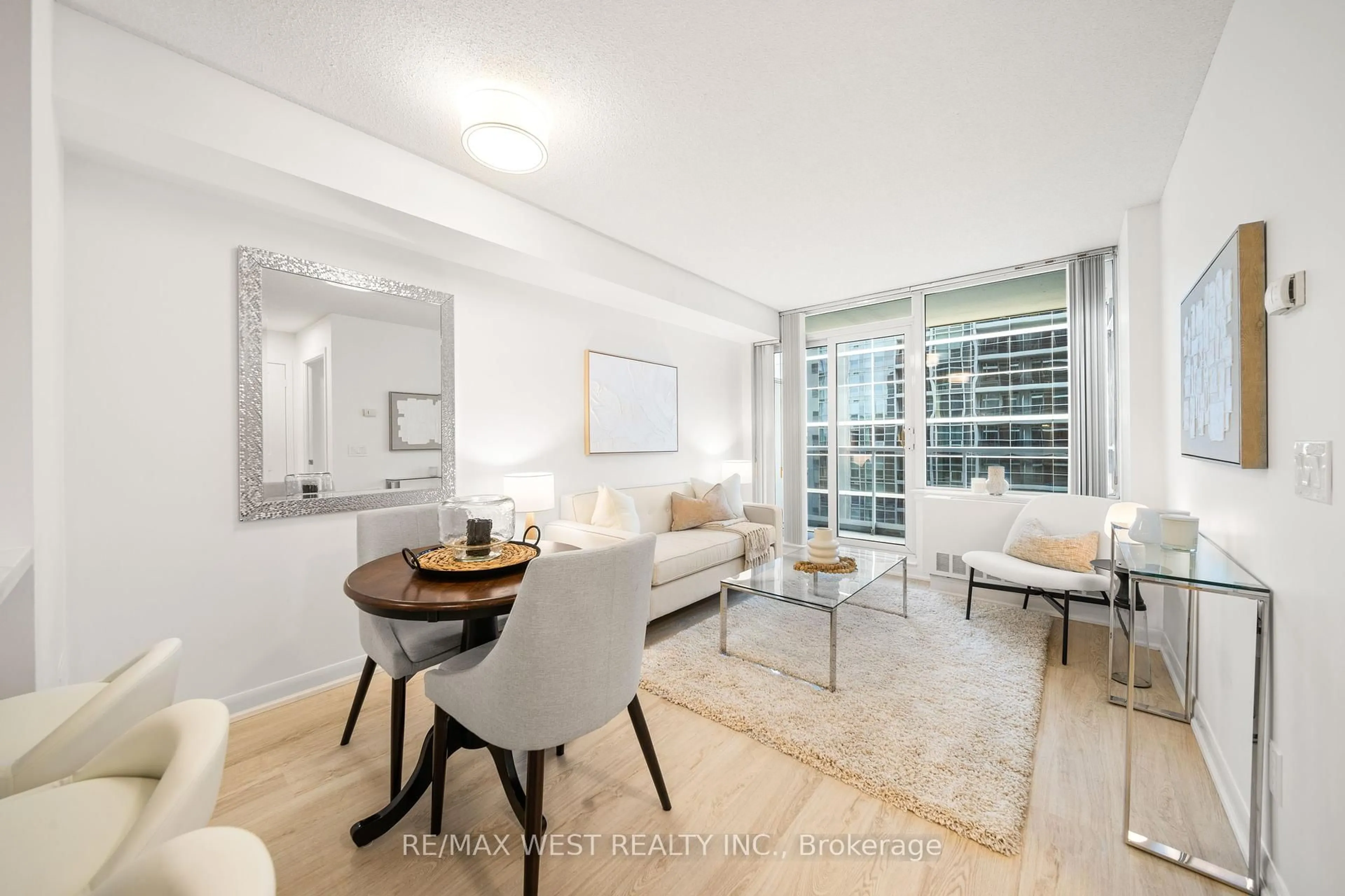 Living room with furniture, unknown for 4978 Yonge St #1912, Toronto Ontario M2N 7G8