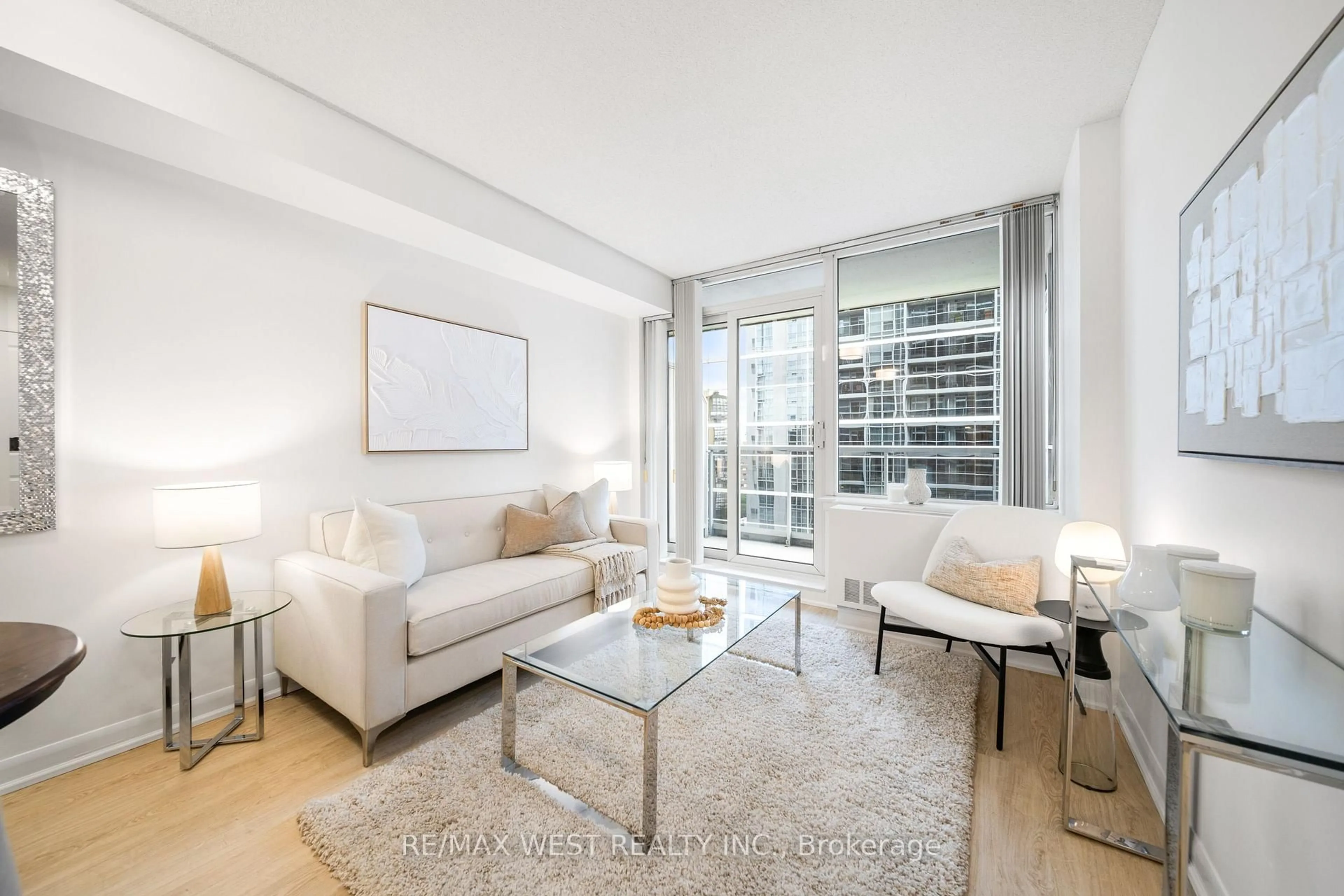 Living room with furniture, unknown for 4978 Yonge St #1912, Toronto Ontario M2N 7G8