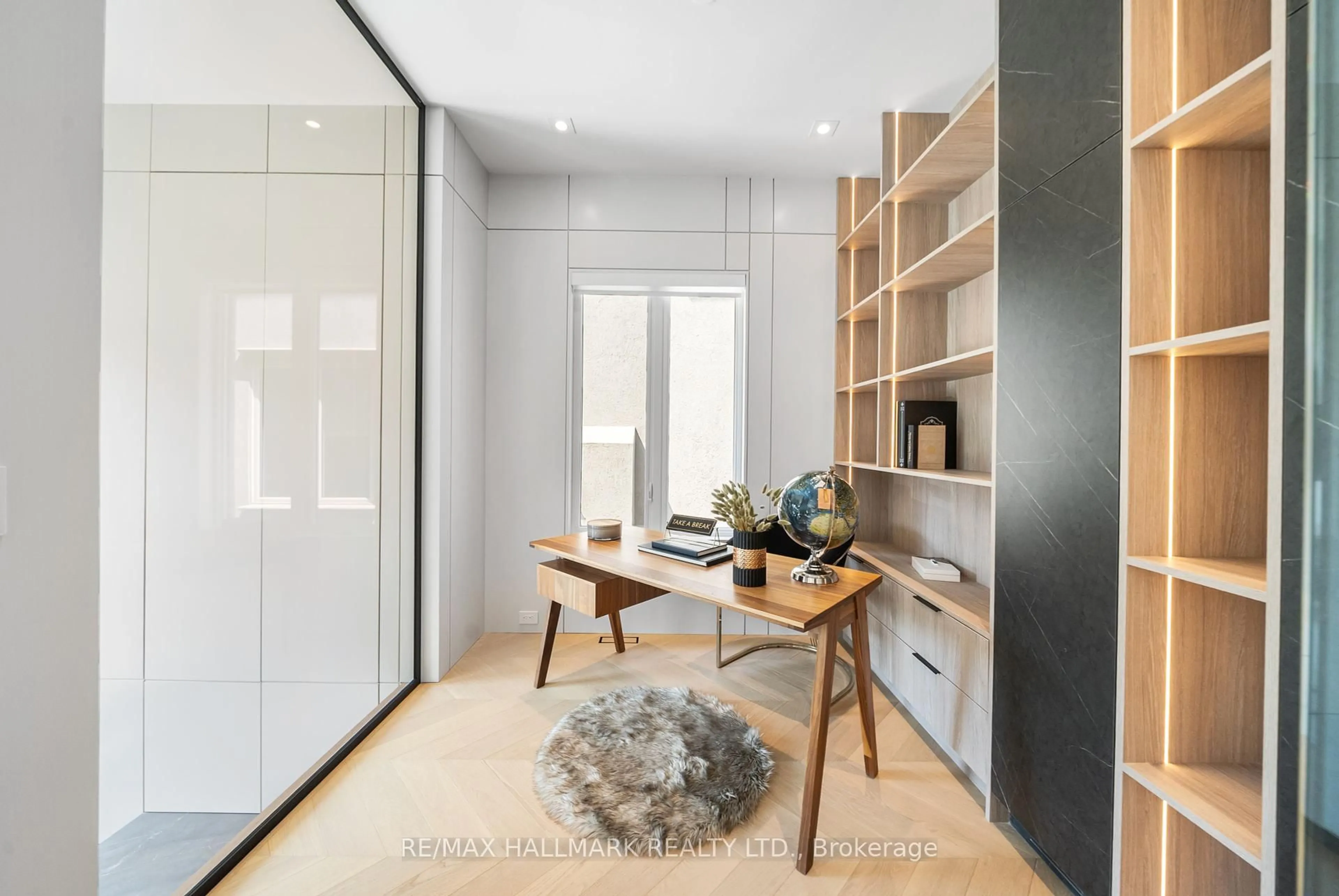 Indoor entryway for 37 Rowley Ave, Toronto Ontario M4P 2T1