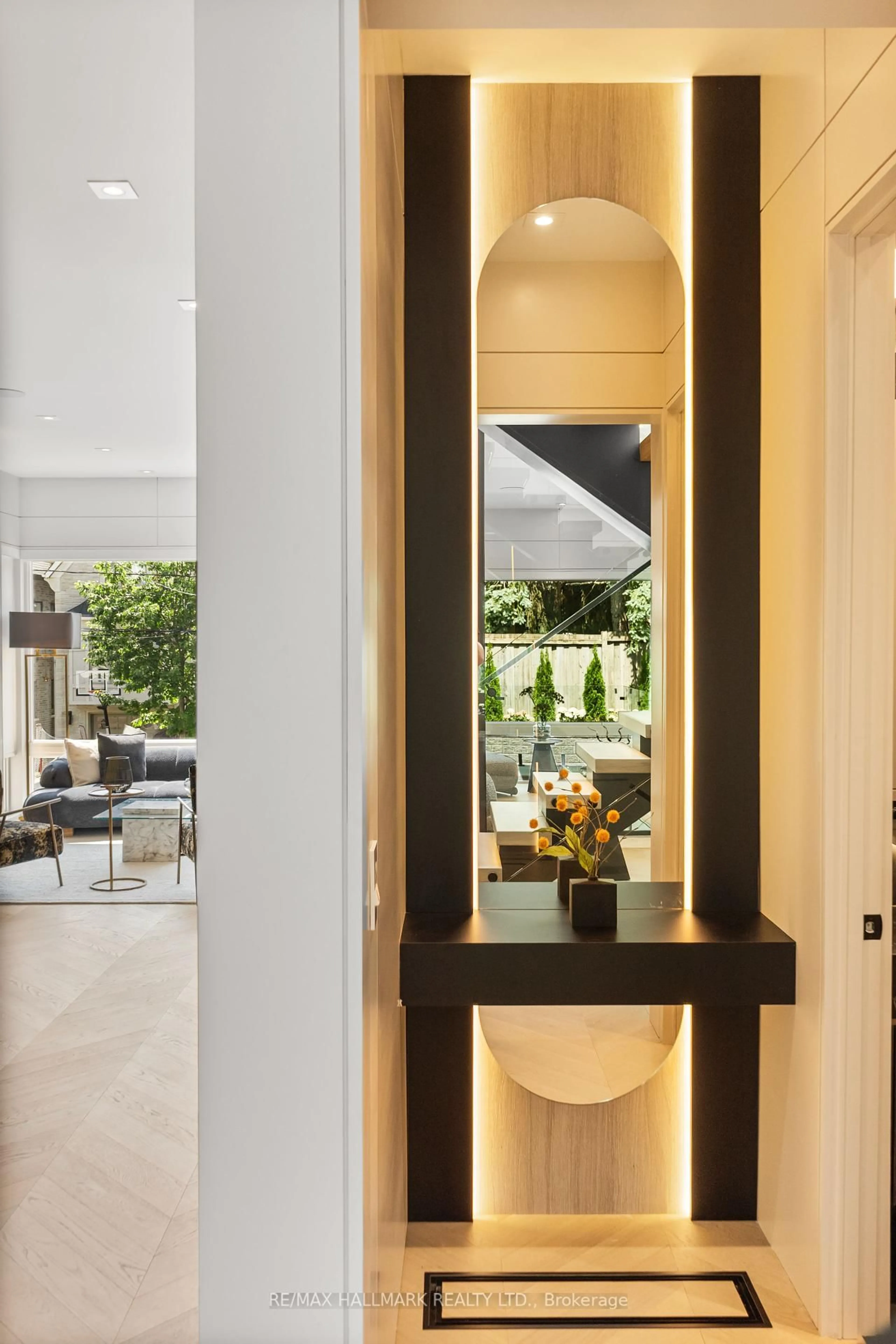 Indoor entryway for 37 Rowley Ave, Toronto Ontario M4P 2T1