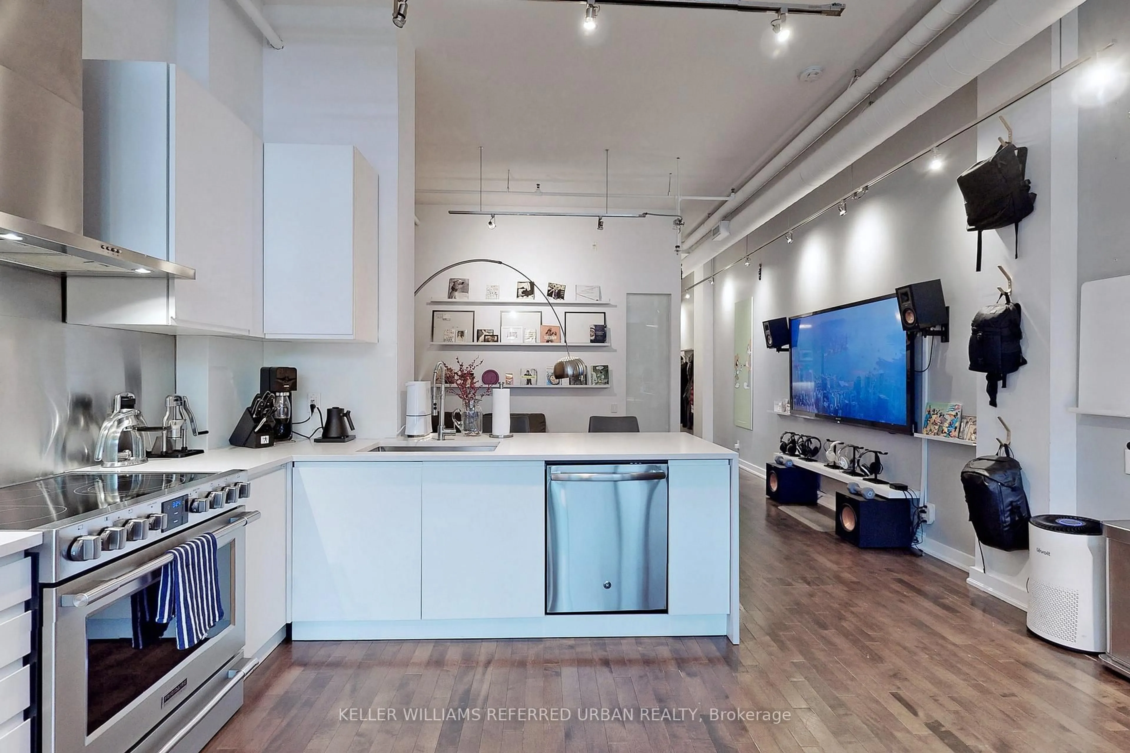 Open concept kitchen, unknown for 43 Hanna Ave #605, Toronto Ontario M6K 1X1