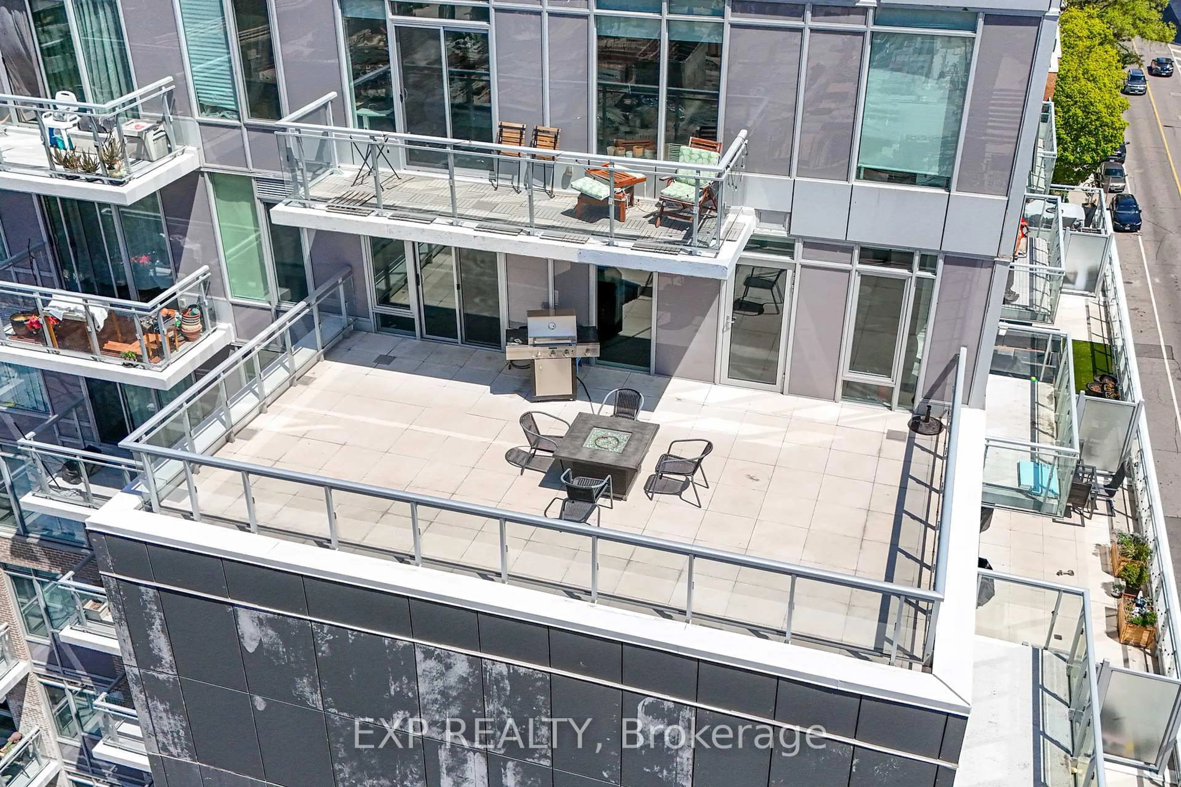 A pic from outside/outdoor area/front of a property/back of a property/a pic from drone, building for 68 Merton St #805, Toronto Ontario M4S 1A1