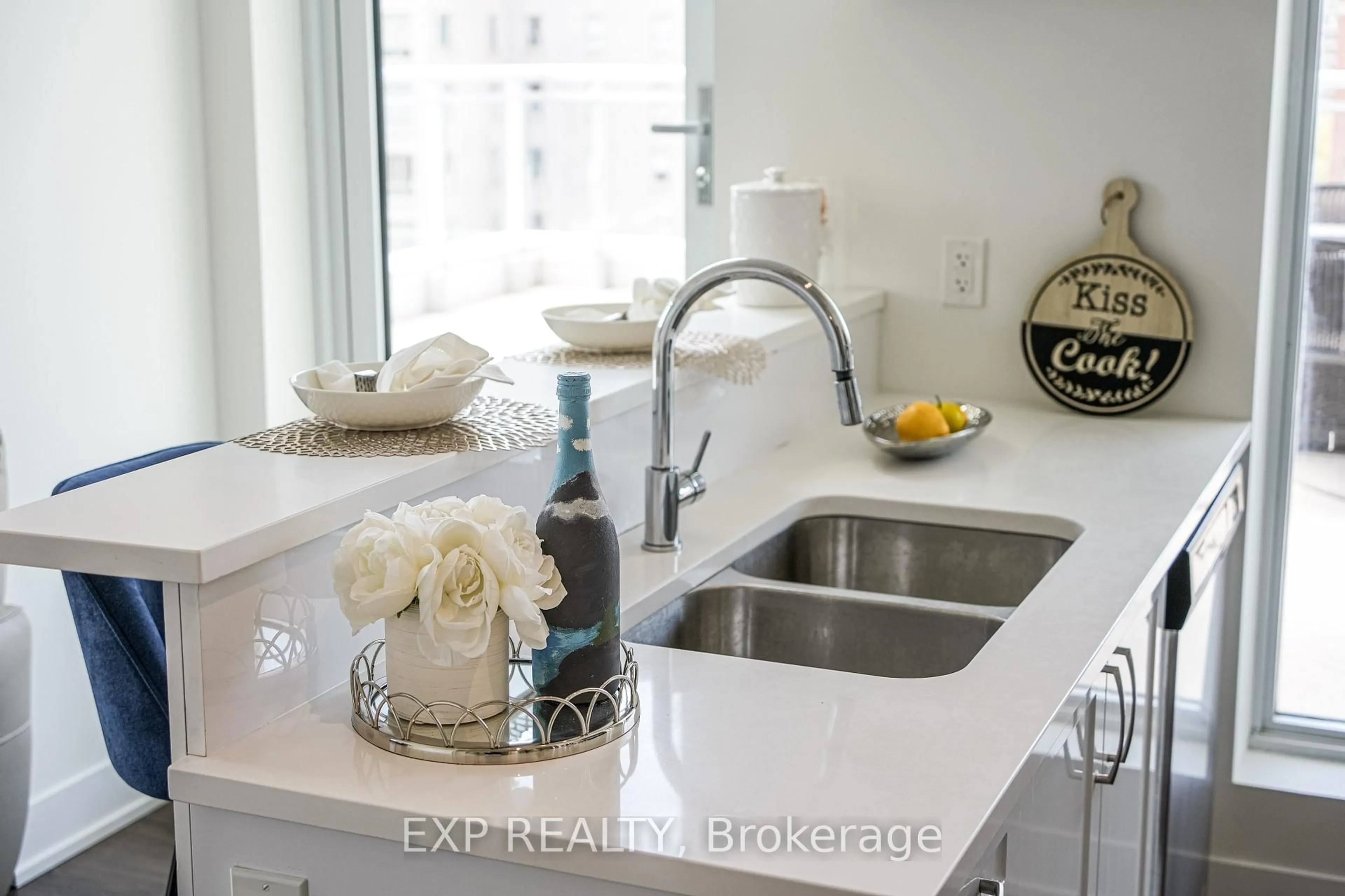 Contemporary kitchen, ceramic/tile floor for 68 Merton St #805, Toronto Ontario M4S 1A1
