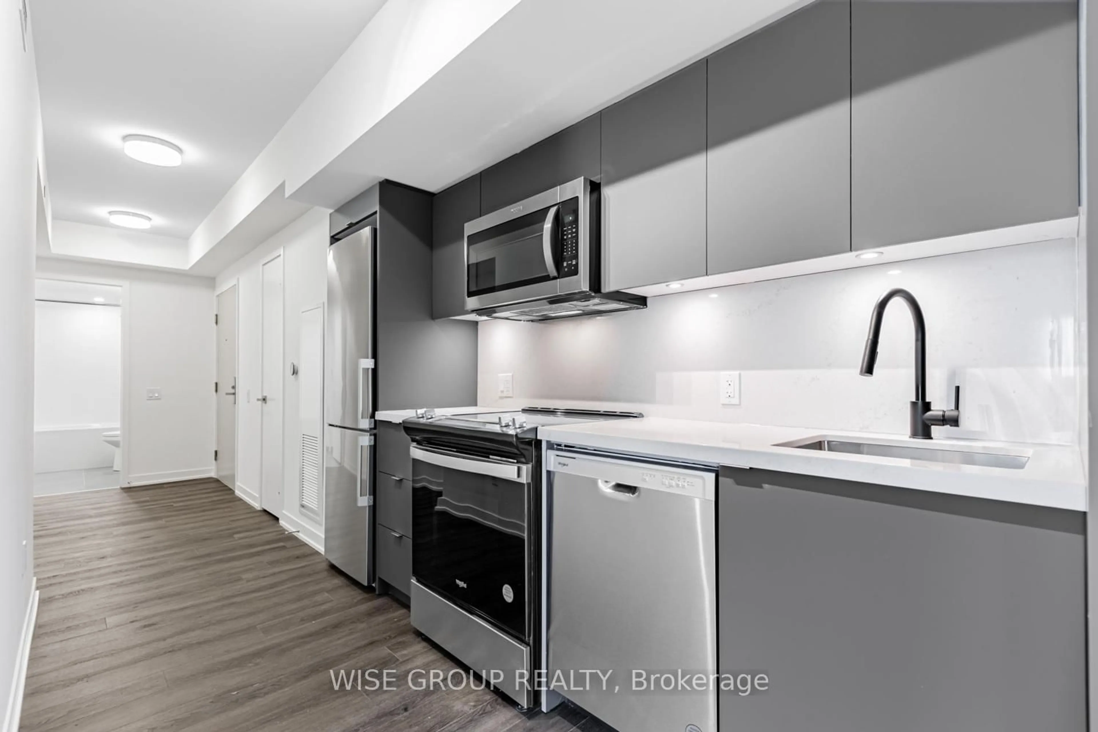 Standard kitchen, unknown for 500 Wilson Ave #444, Toronto Ontario M3H 5Y9
