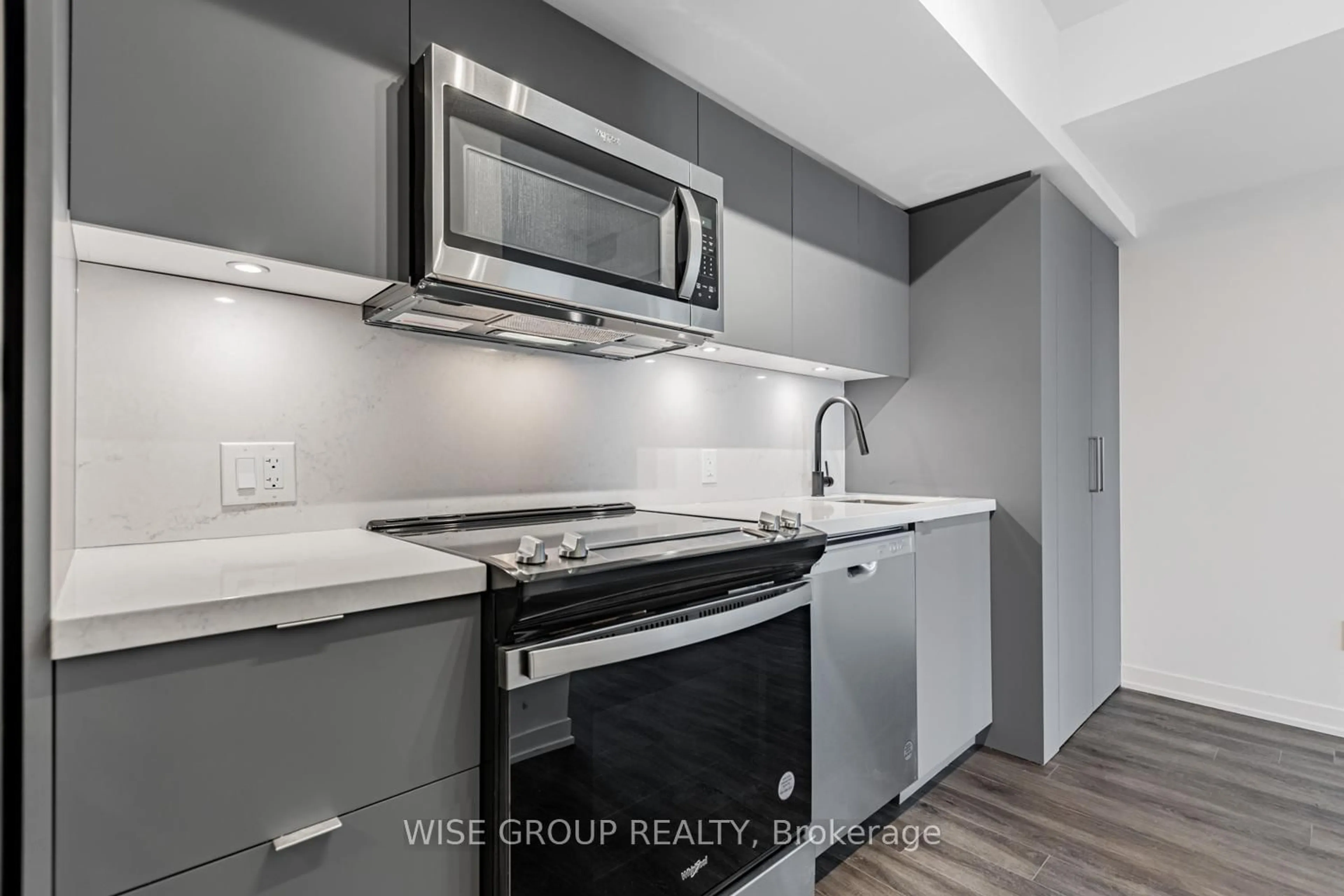 Standard kitchen, unknown for 500 Wilson Ave #444, Toronto Ontario M3H 5Y9
