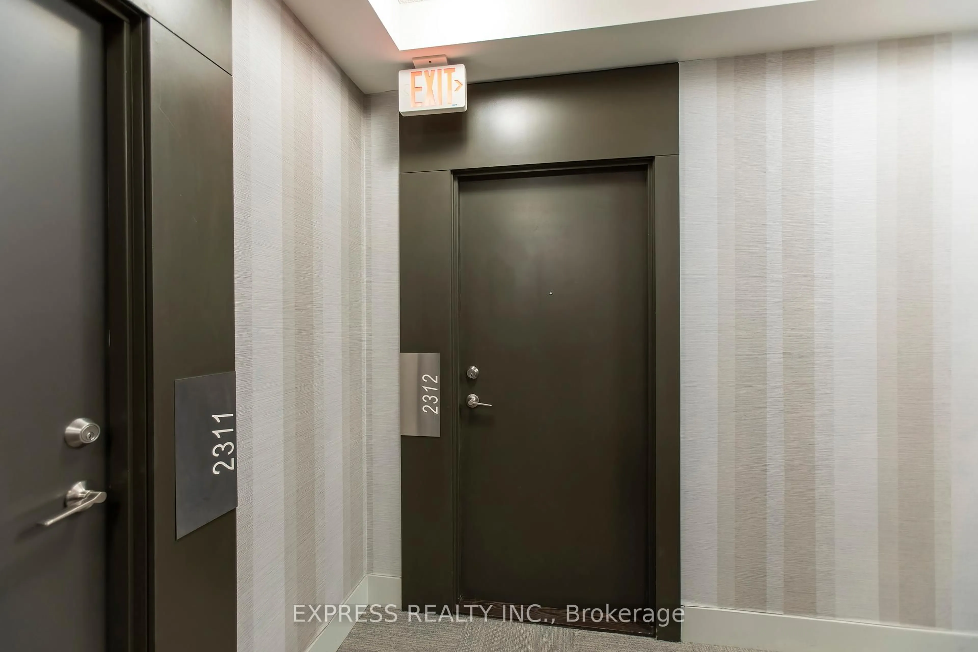 Indoor entryway for 20 Bruyeres Mews #2312, Toronto Ontario M5V 0G8