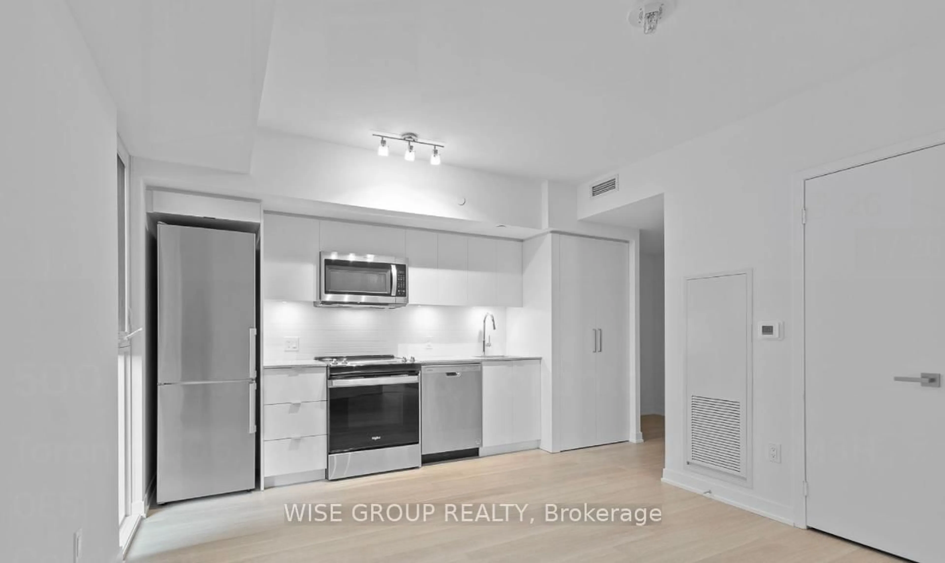 Standard kitchen, unknown for 500 Wilson Ave #736, Toronto Ontario M3H 5Y9