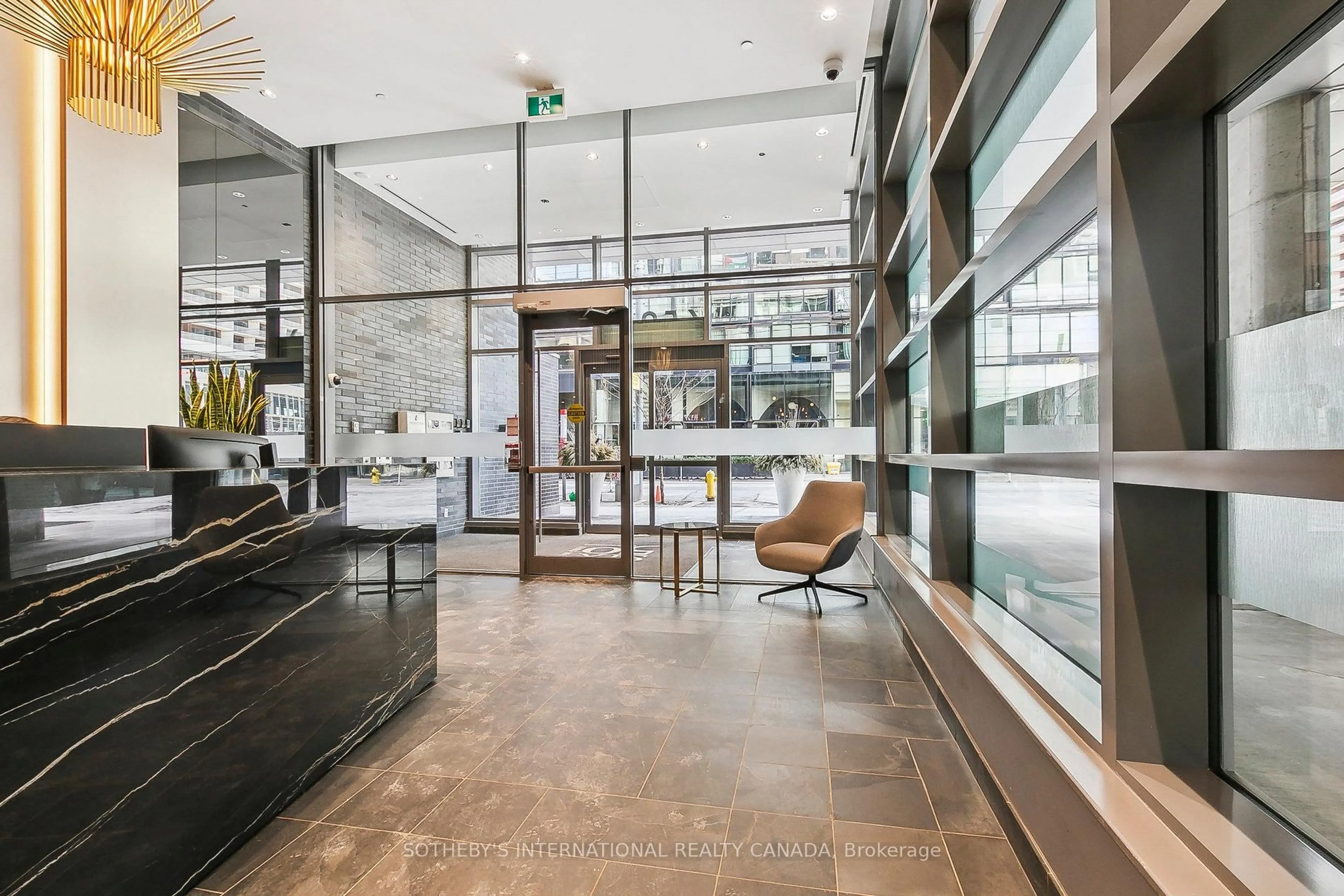 Indoor foyer for 650 King St #613, Toronto Ontario M5V 0H6