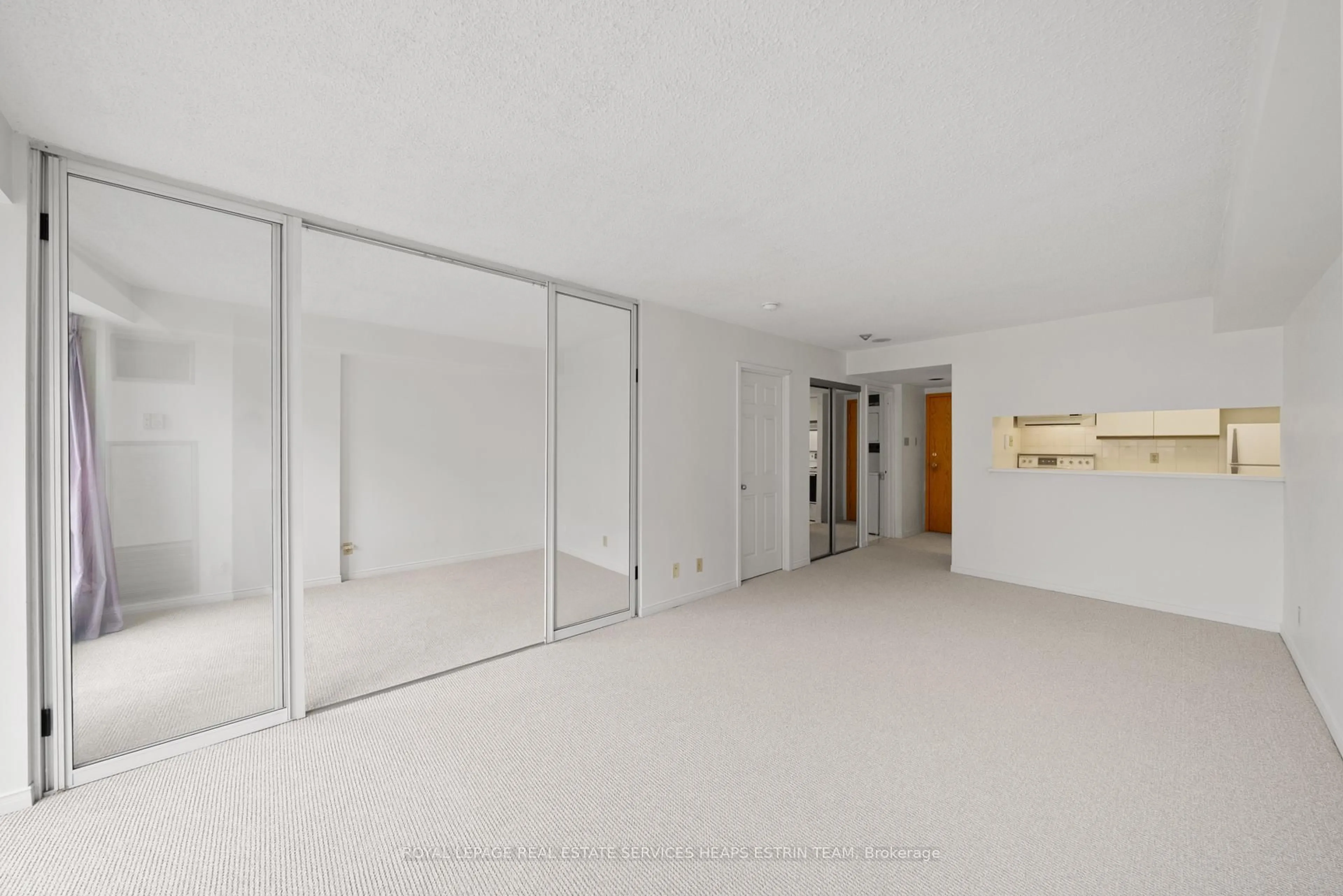 Indoor foyer for 77 Harbour Sq #3504, Toronto Ontario M5J 2S2
