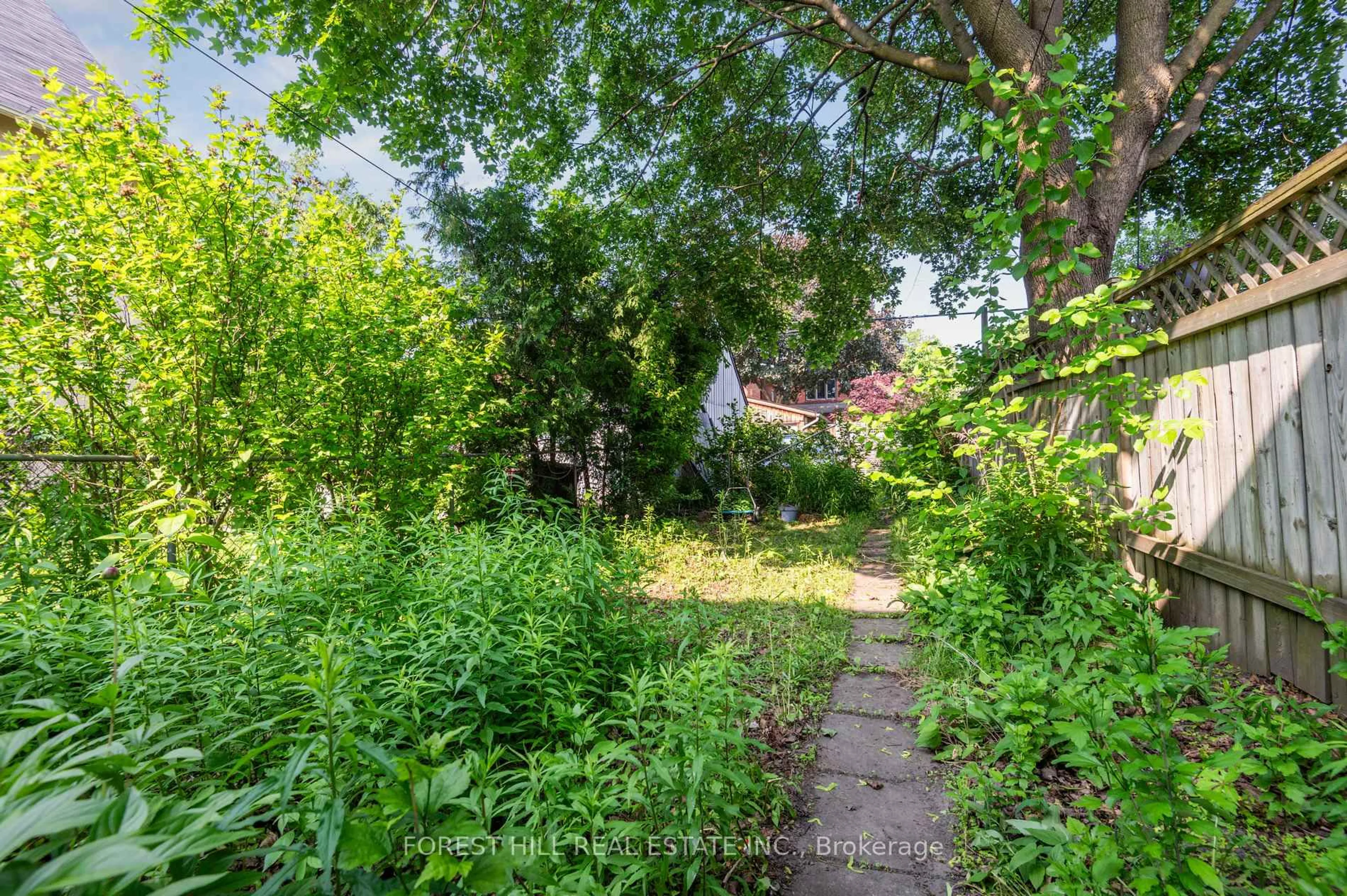 Patio, street for 625 Crawford St, Toronto Ontario M6G 3K2