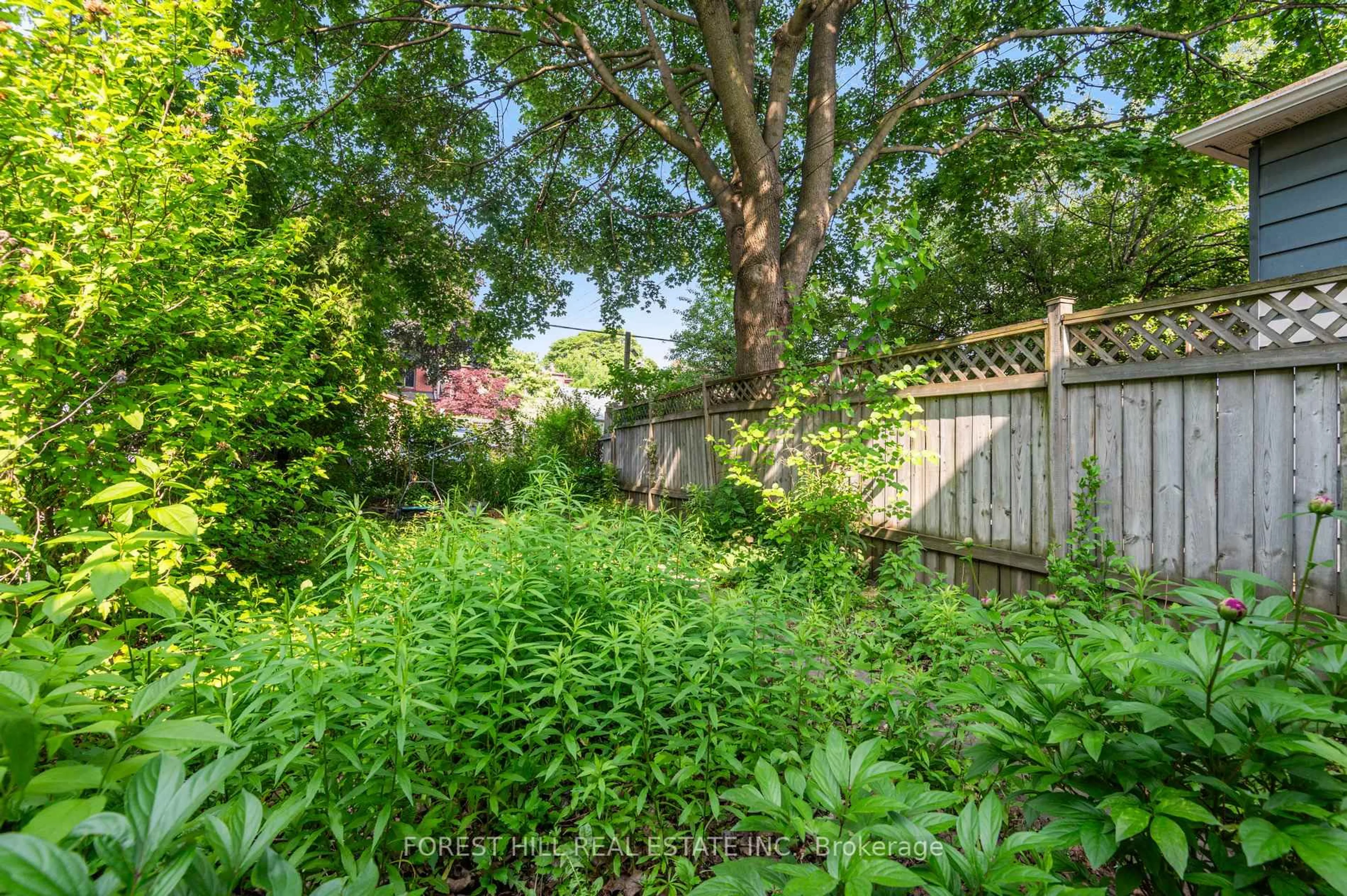 Patio, street for 625 Crawford St, Toronto Ontario M6G 3K2