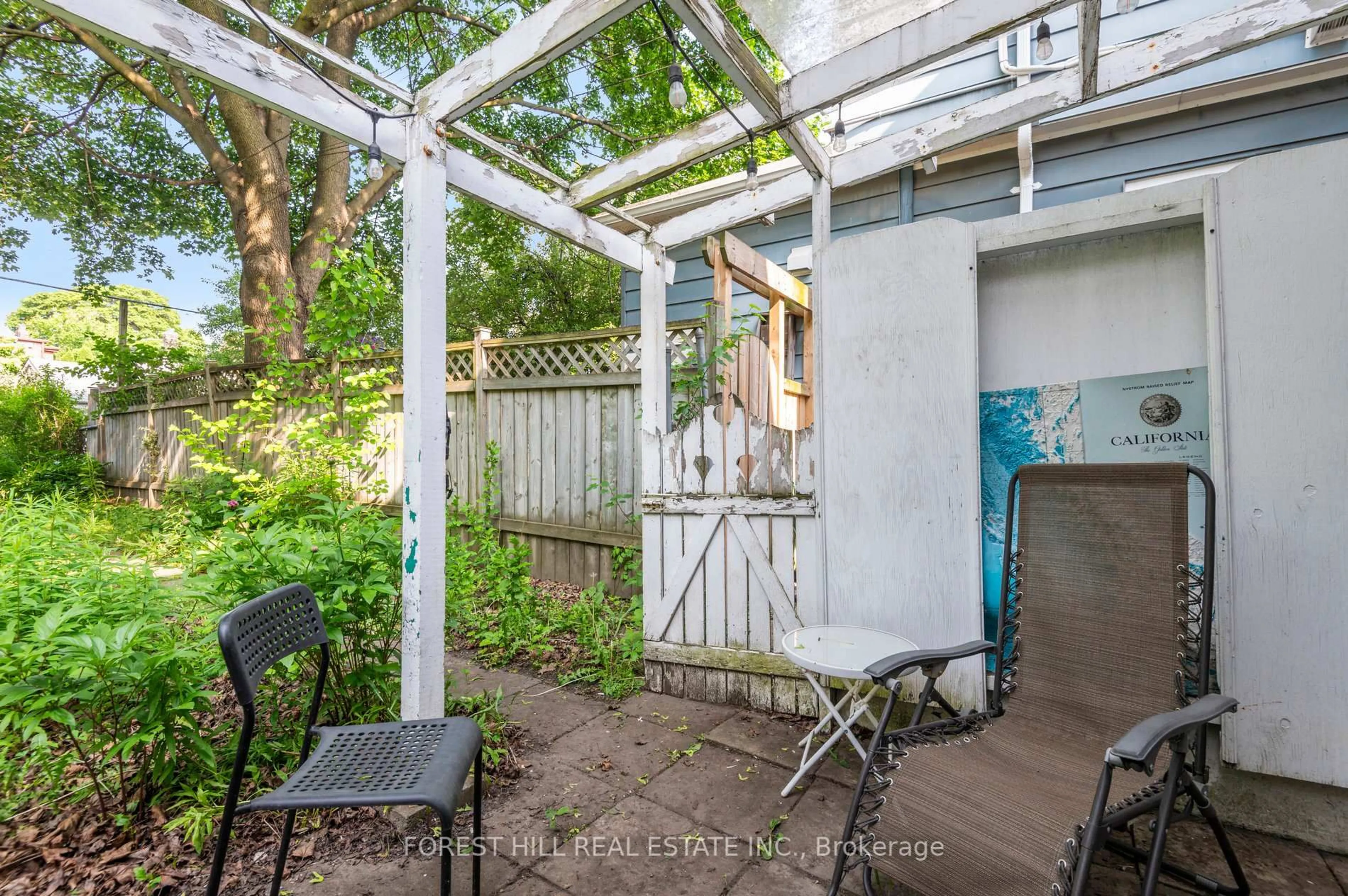 Patio, street for 625 Crawford St, Toronto Ontario M6G 3K2