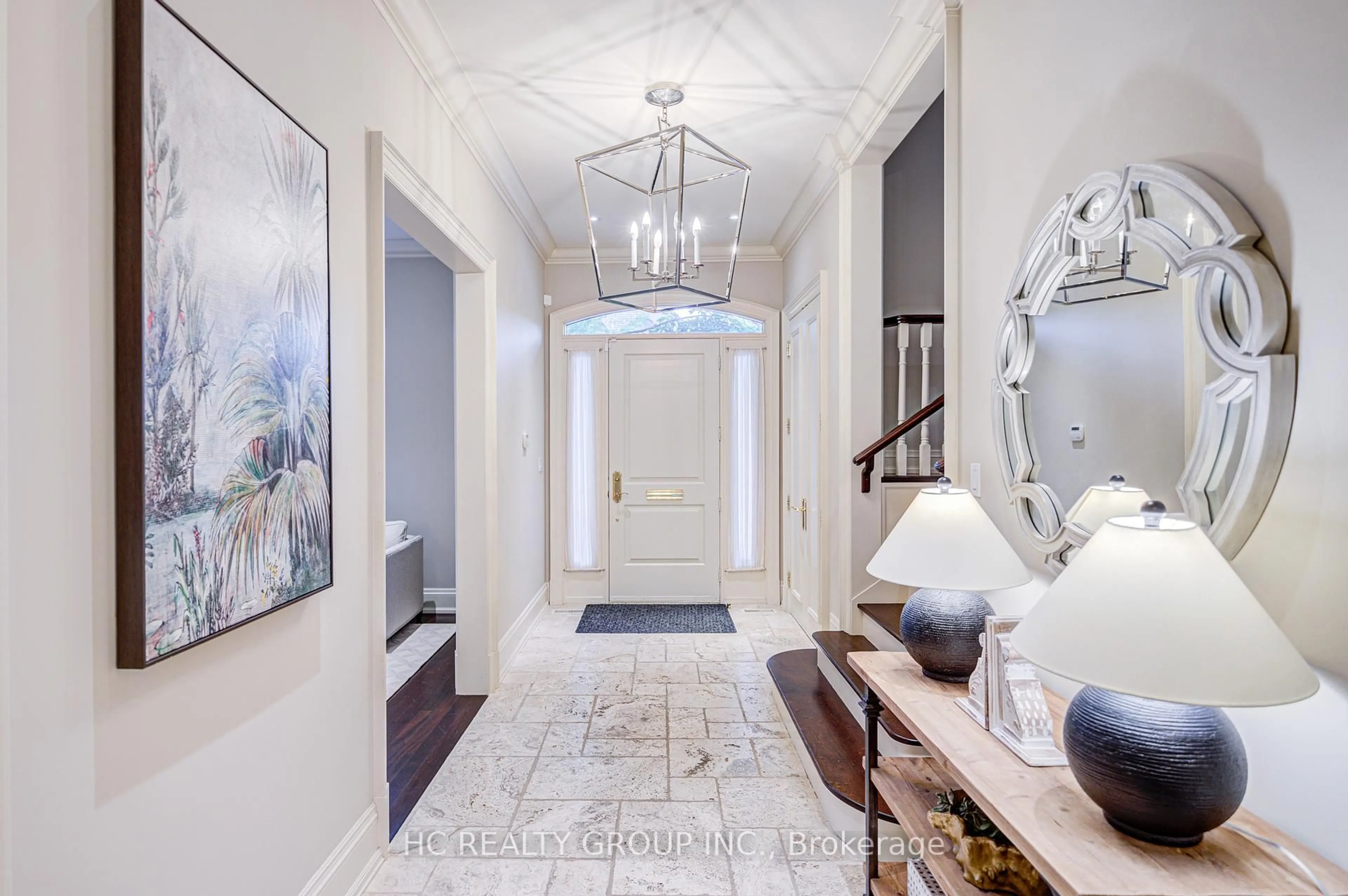 Indoor entryway for 17 Blanchard Rd, Toronto Ontario M4N 3M1