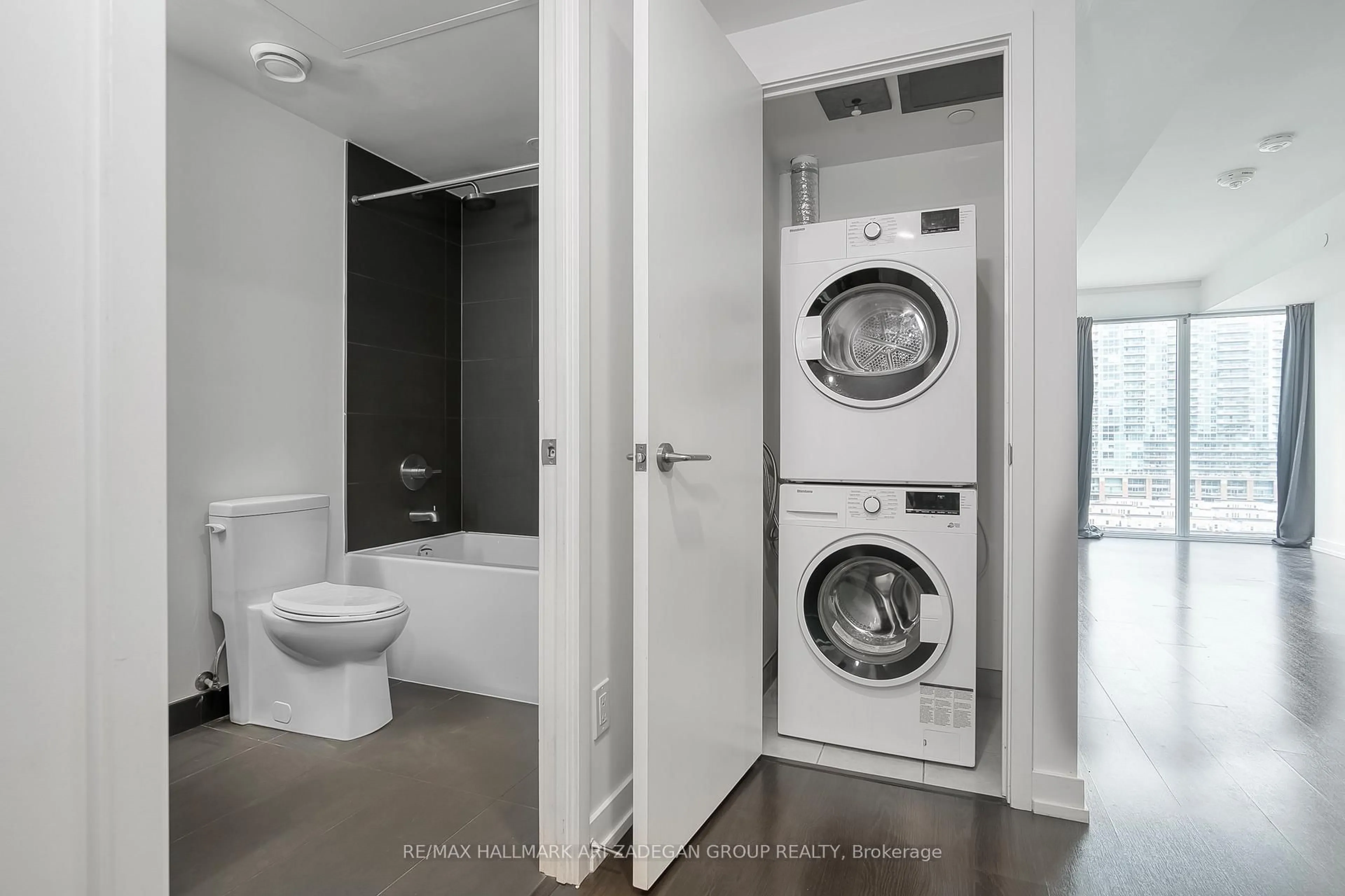 Laundry room for 19 Western Battery Rd #1012, Toronto Ontario M6K 0E3