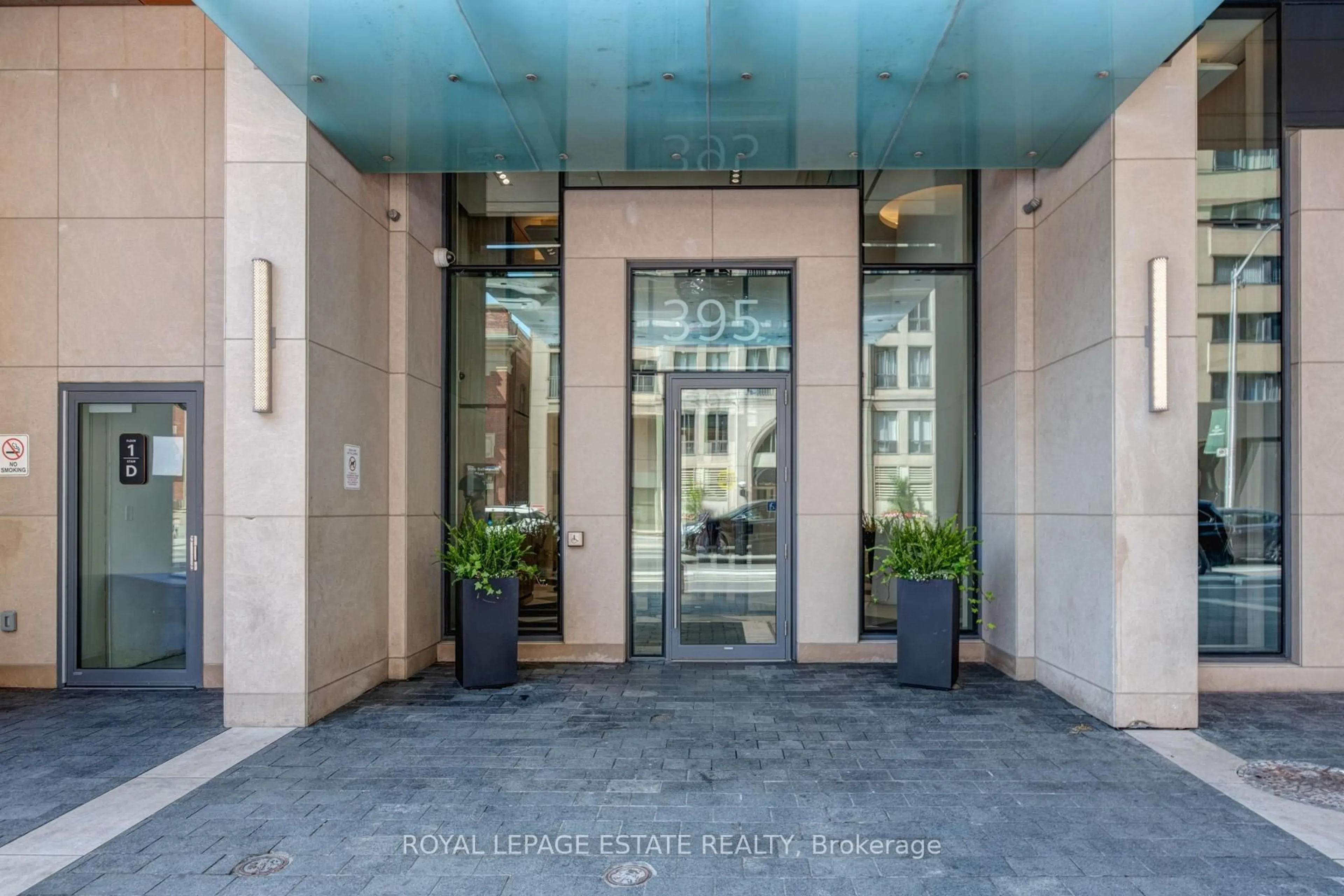 Indoor foyer for 395 Bloor St #2805, Toronto Ontario M4W 0B4