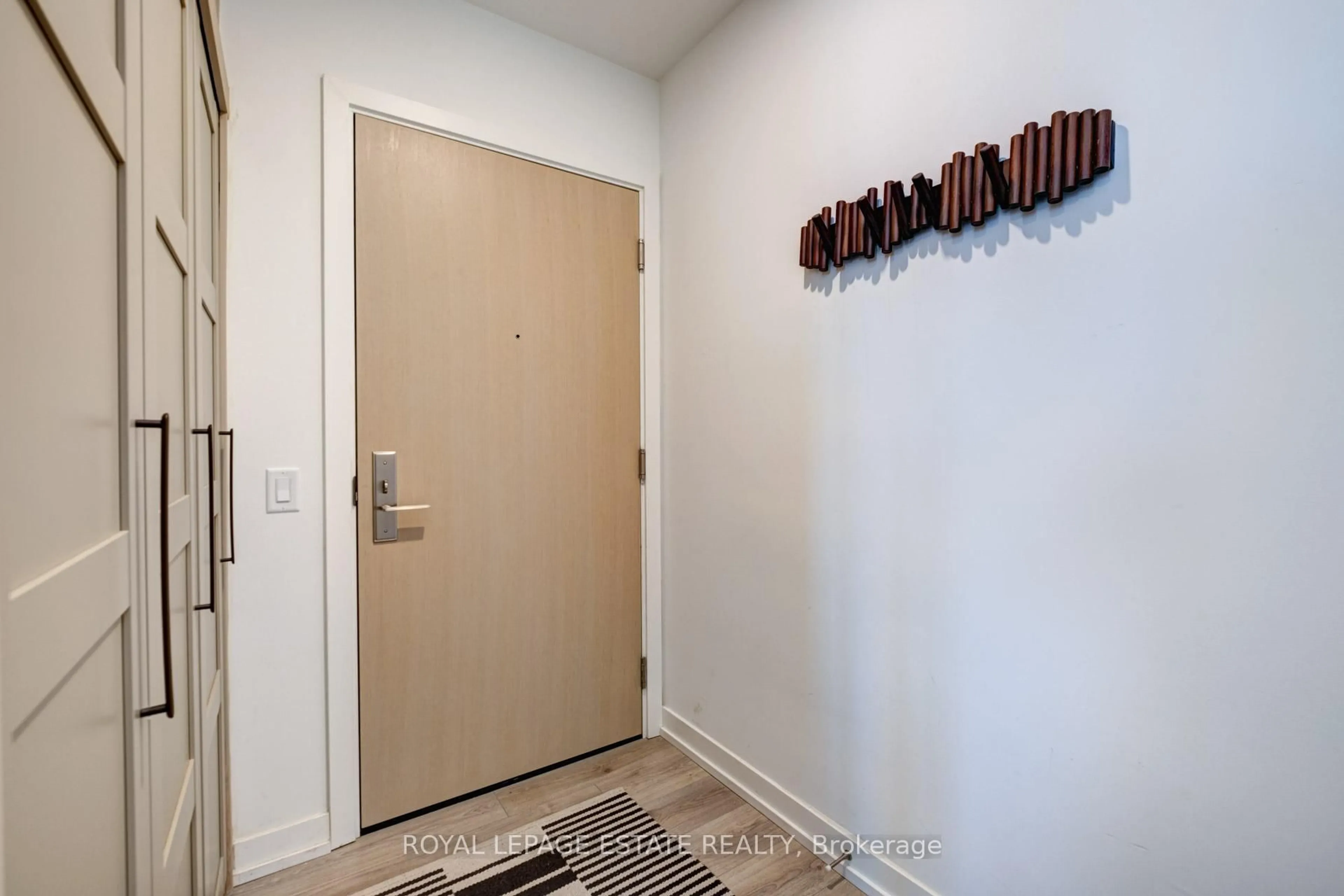 Indoor entryway for 395 Bloor St #2805, Toronto Ontario M4W 0B4