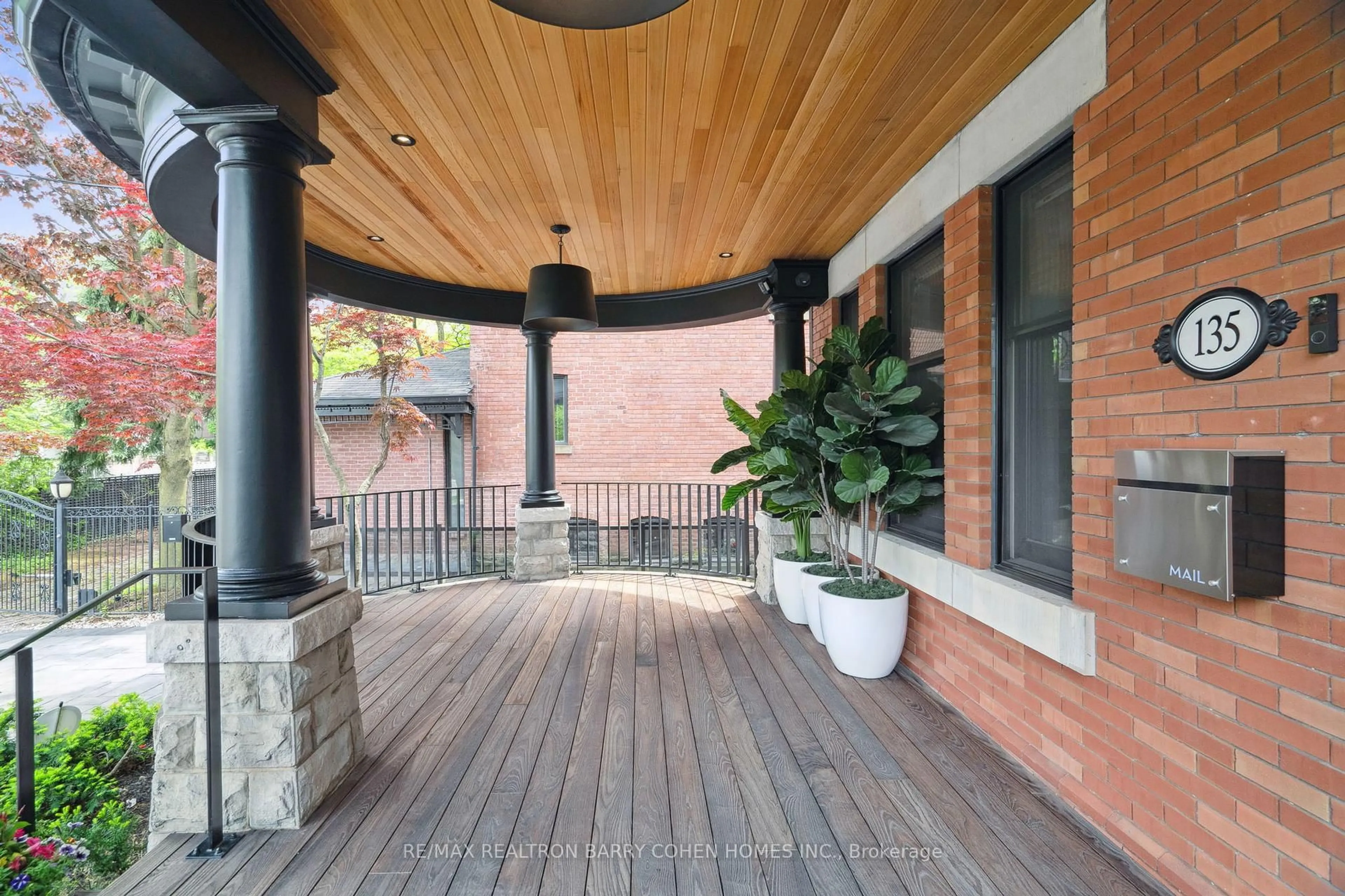Patio, street for 135 Crescent Rd, Toronto Ontario M4W 1T8