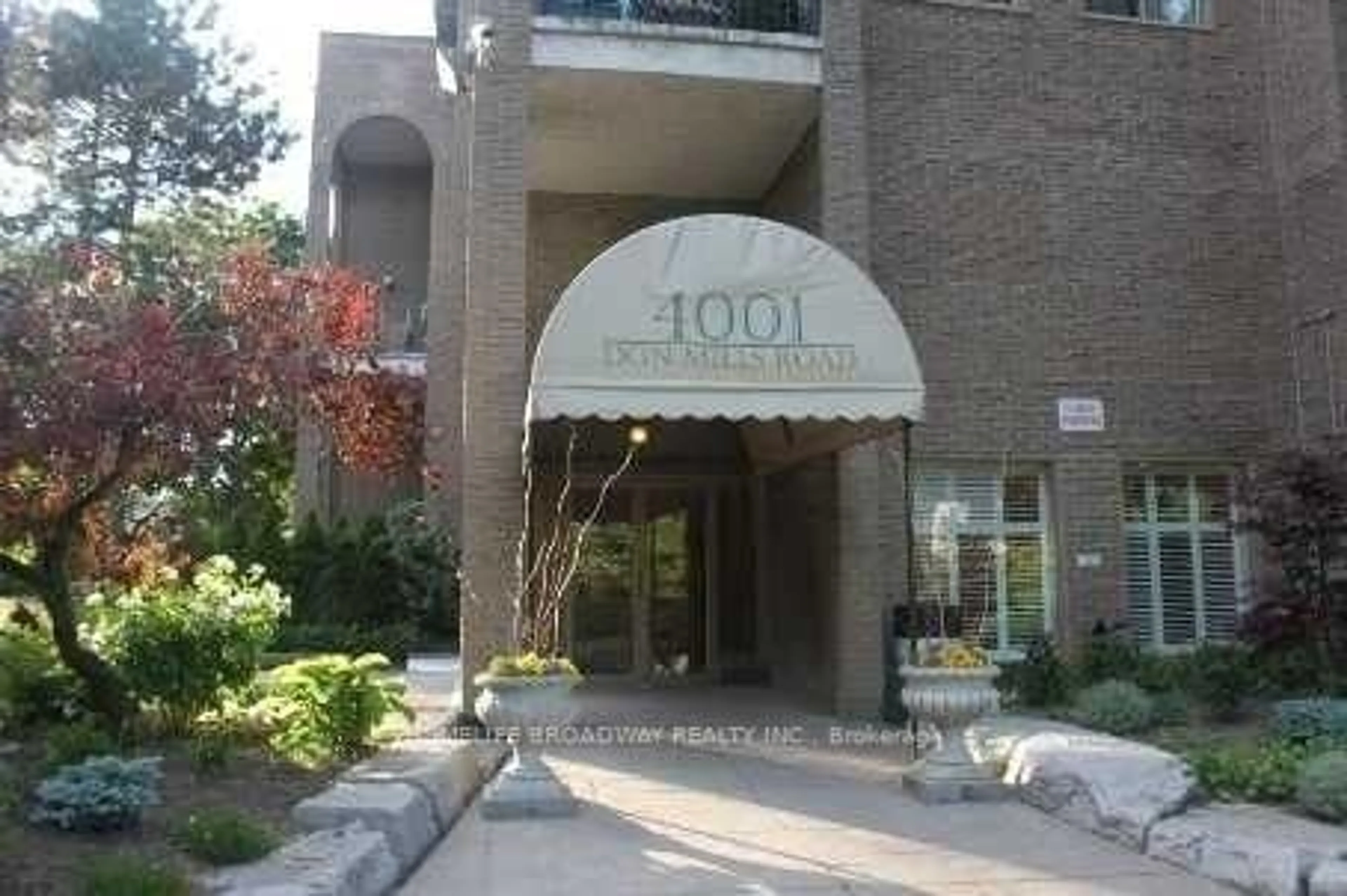 Indoor foyer for 4001 Don Mills Rd #224, Toronto Ontario M2H 3J8