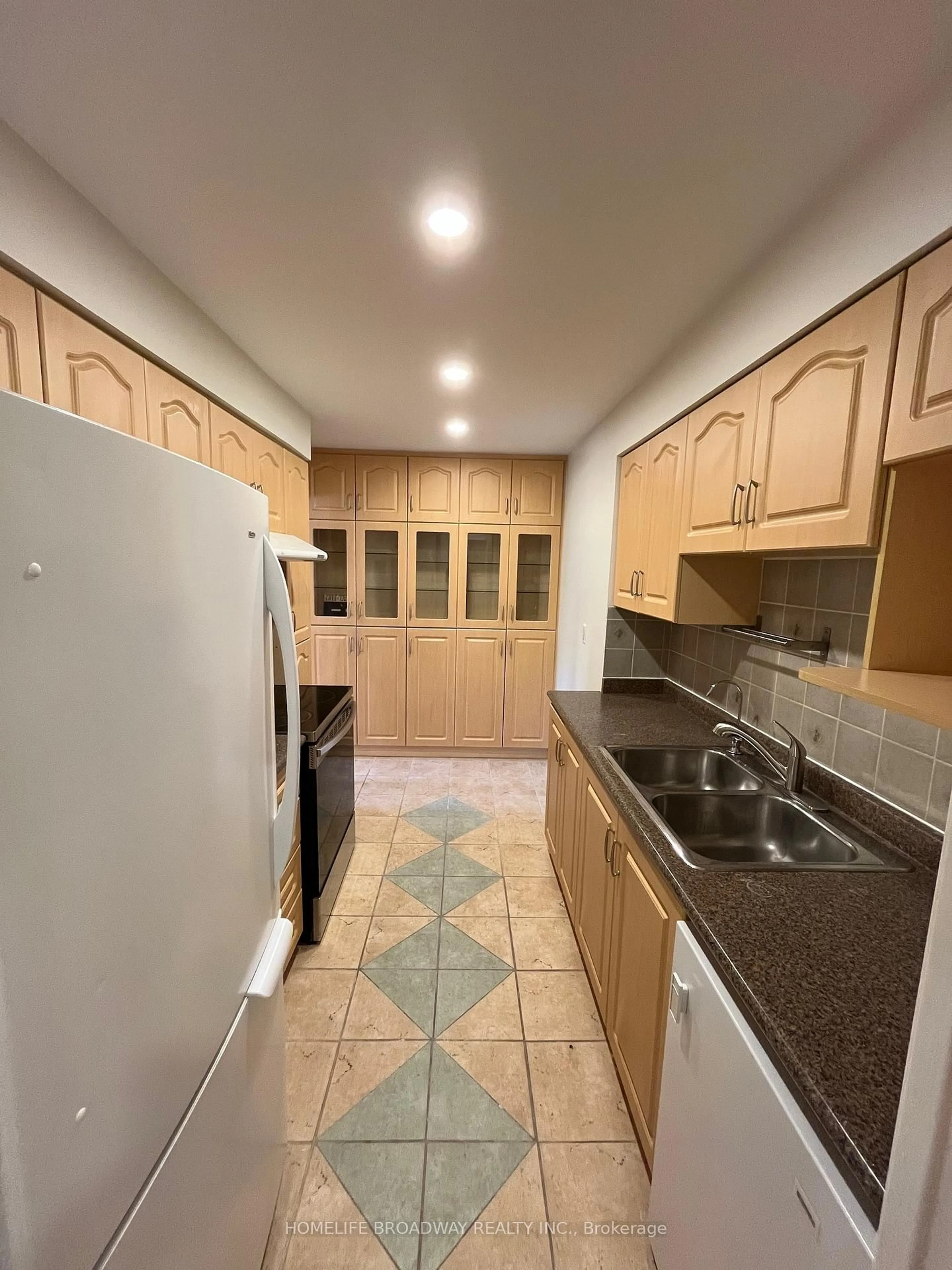 Standard kitchen, unknown for 4001 Don Mills Rd #224, Toronto Ontario M2H 3J8