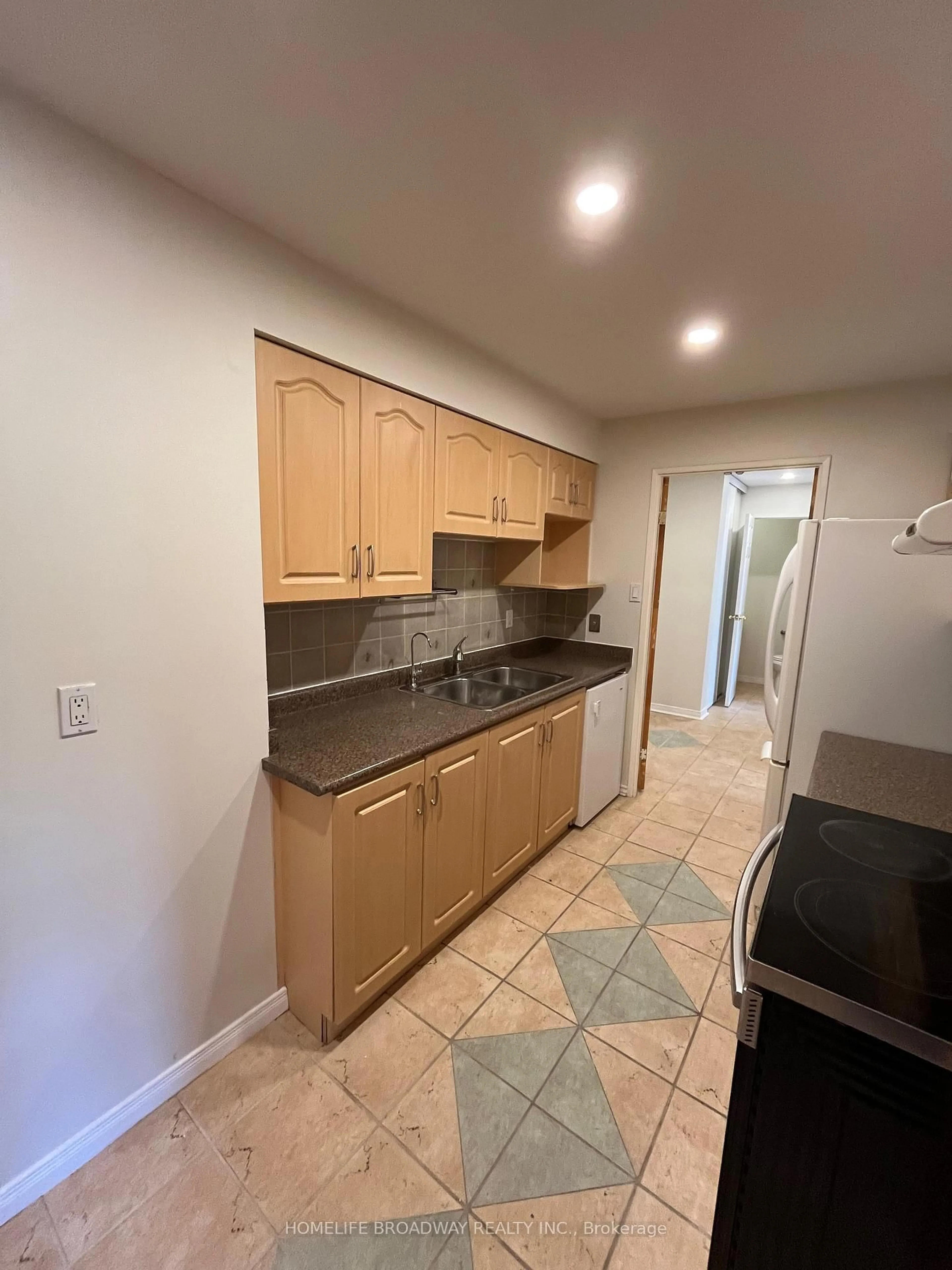 Standard kitchen, unknown for 4001 Don Mills Rd #224, Toronto Ontario M2H 3J8