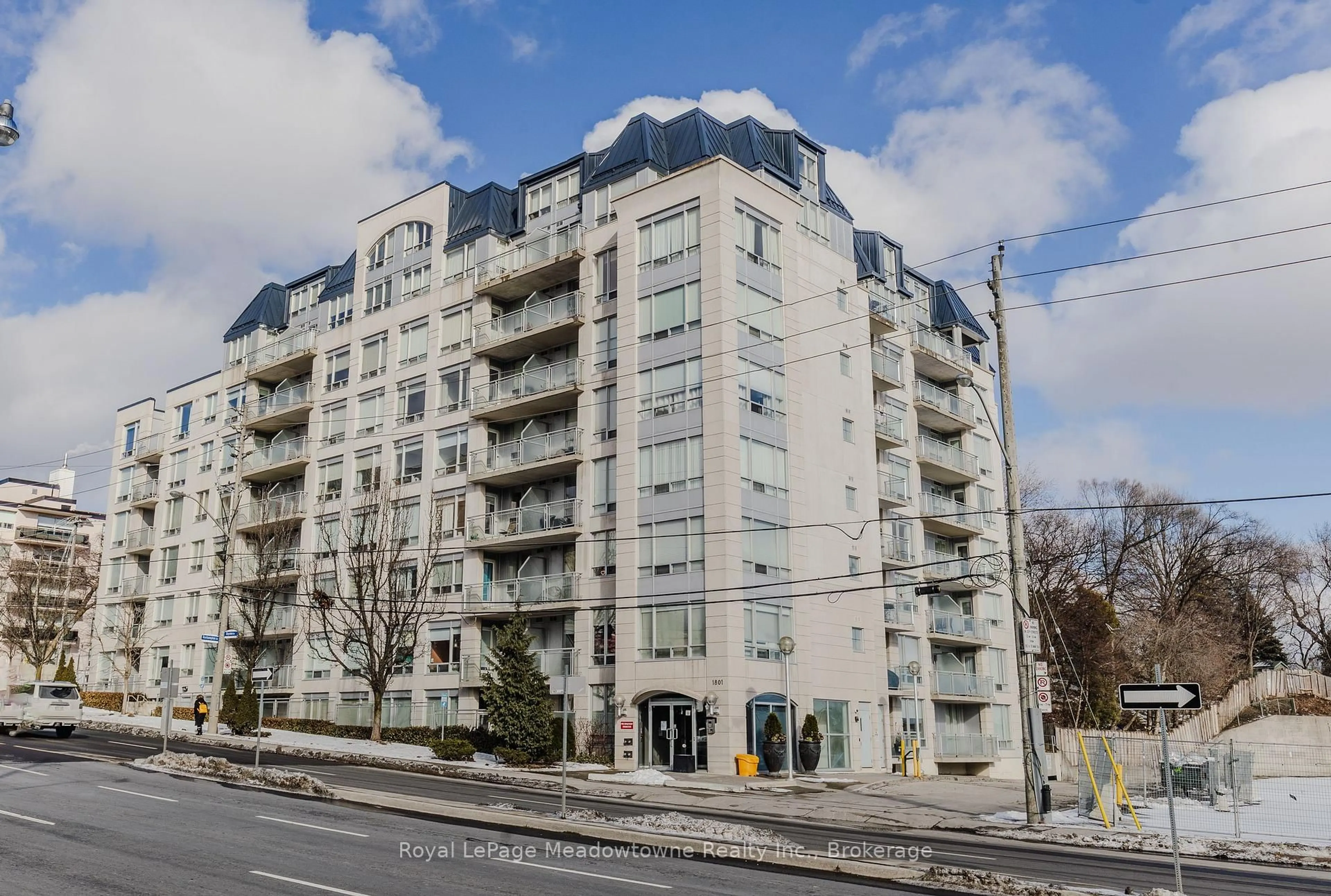 A pic from outside/outdoor area/front of a property/back of a property/a pic from drone, unknown for 1801 Bayview Ave #511, Toronto Ontario M5G 2G4