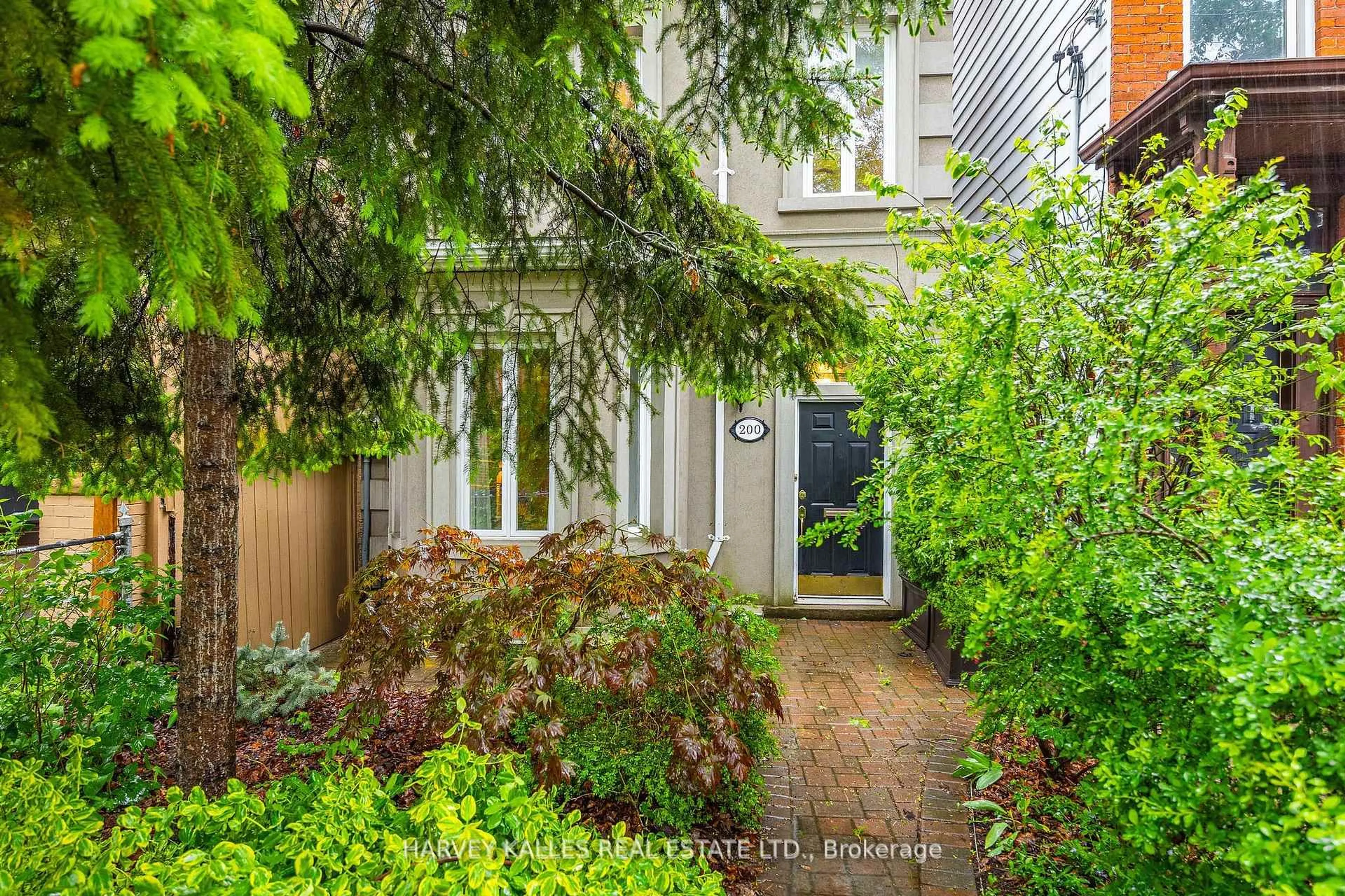 Indoor entryway for 200 Seaton St, Toronto Ontario M5A 2T4