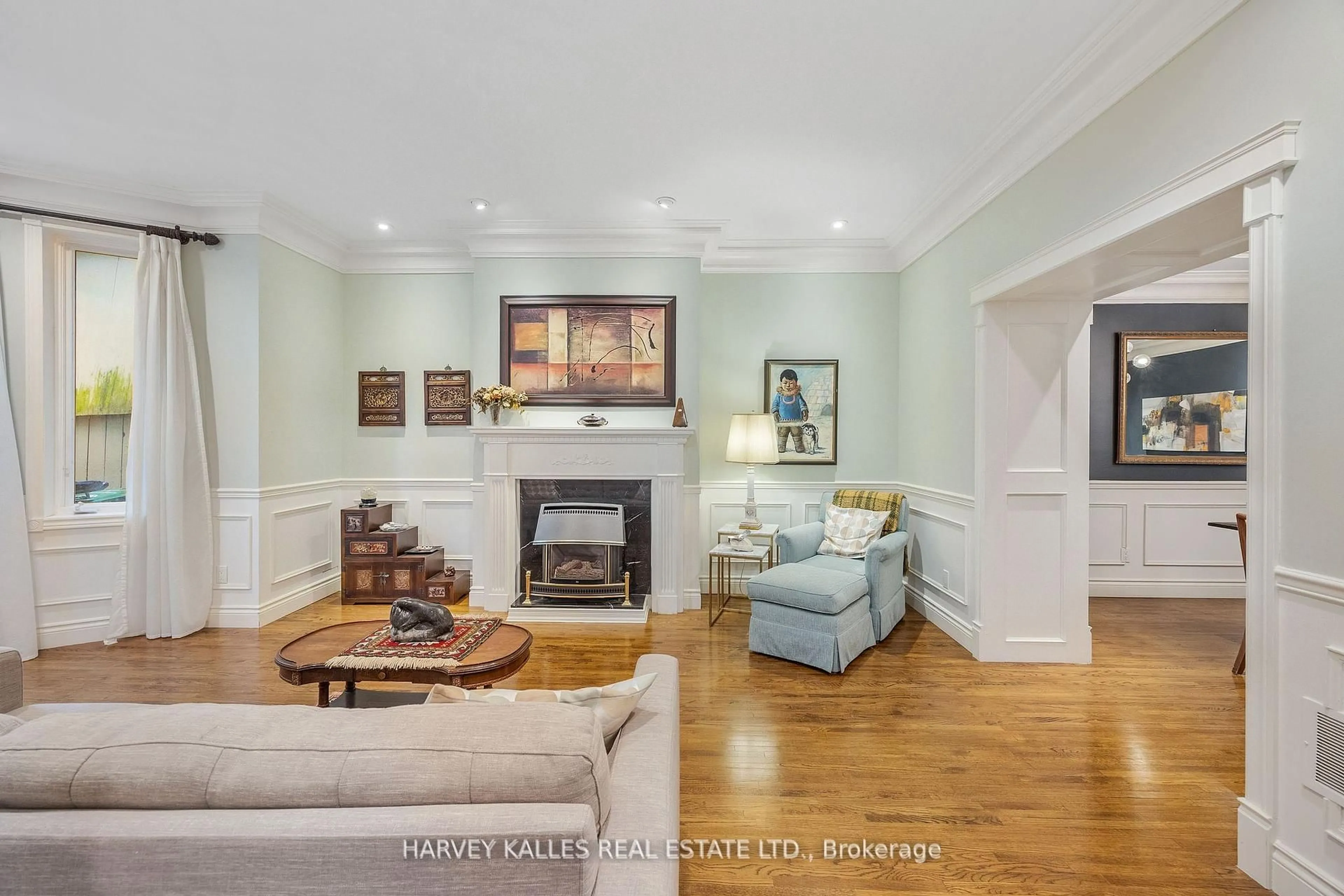 Living room with furniture, unknown for 200 Seaton St, Toronto Ontario M5A 2T4