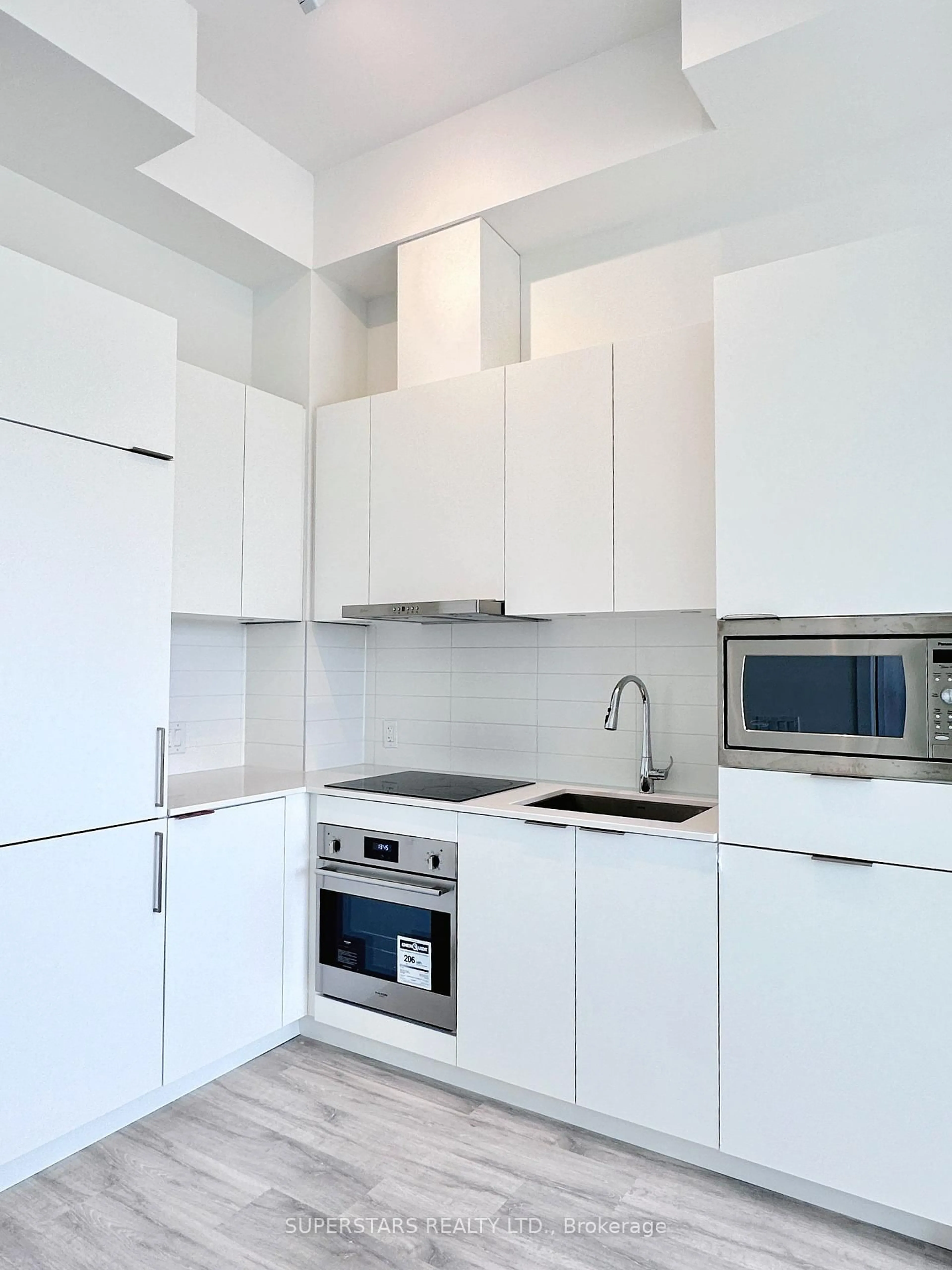 Standard kitchen, unknown for 7 golden lion Hts #N902, Toronto Ontario M2M 0C1