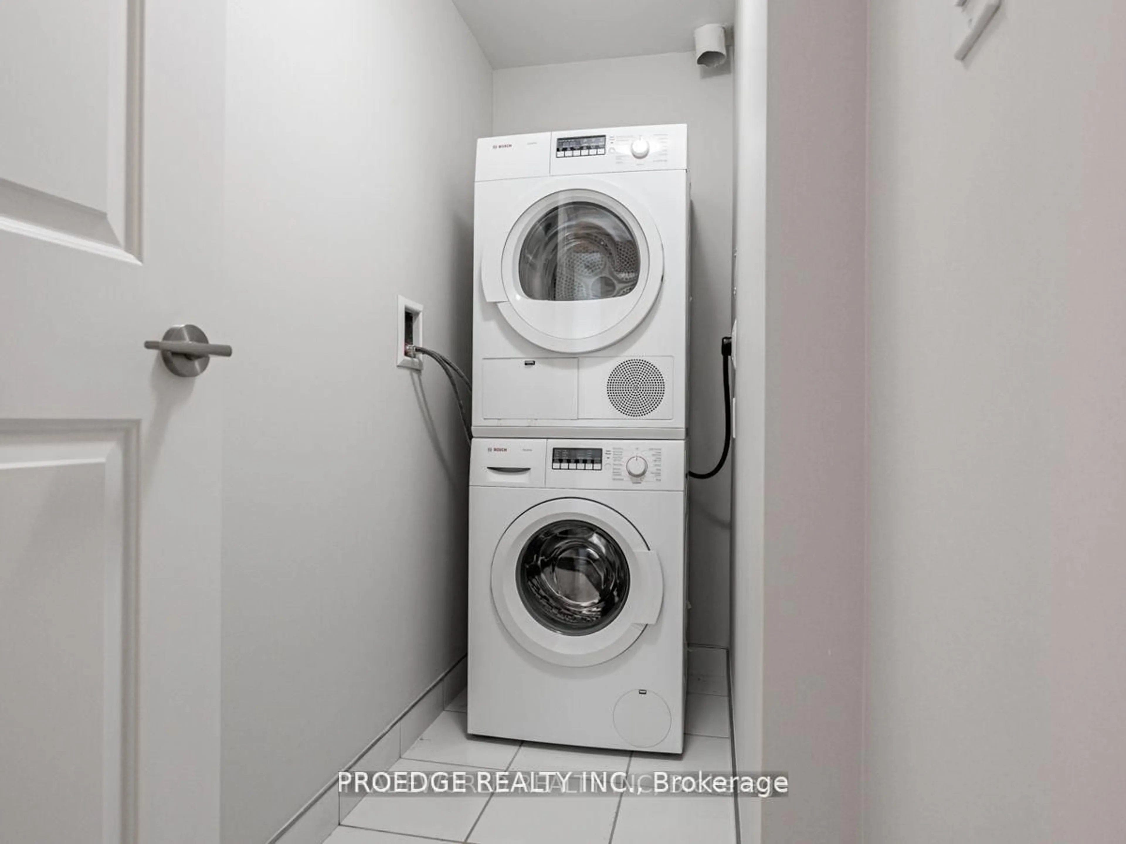Laundry room for 1 The Esplanade St #1504, Toronto Ontario M5E 0A8