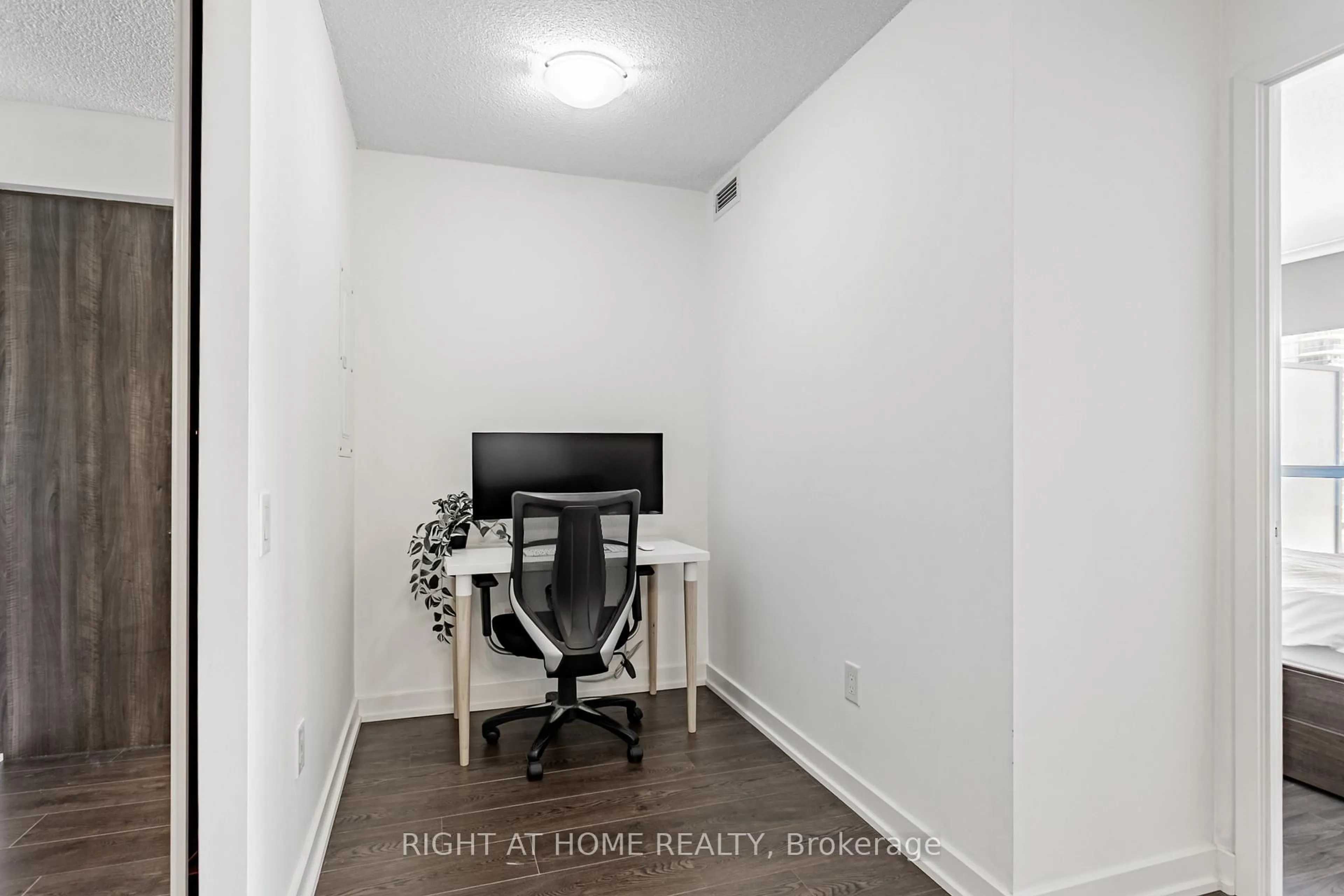 A pic of a room for 121 McMahon Dr #703, Toronto Ontario M2K 0C1