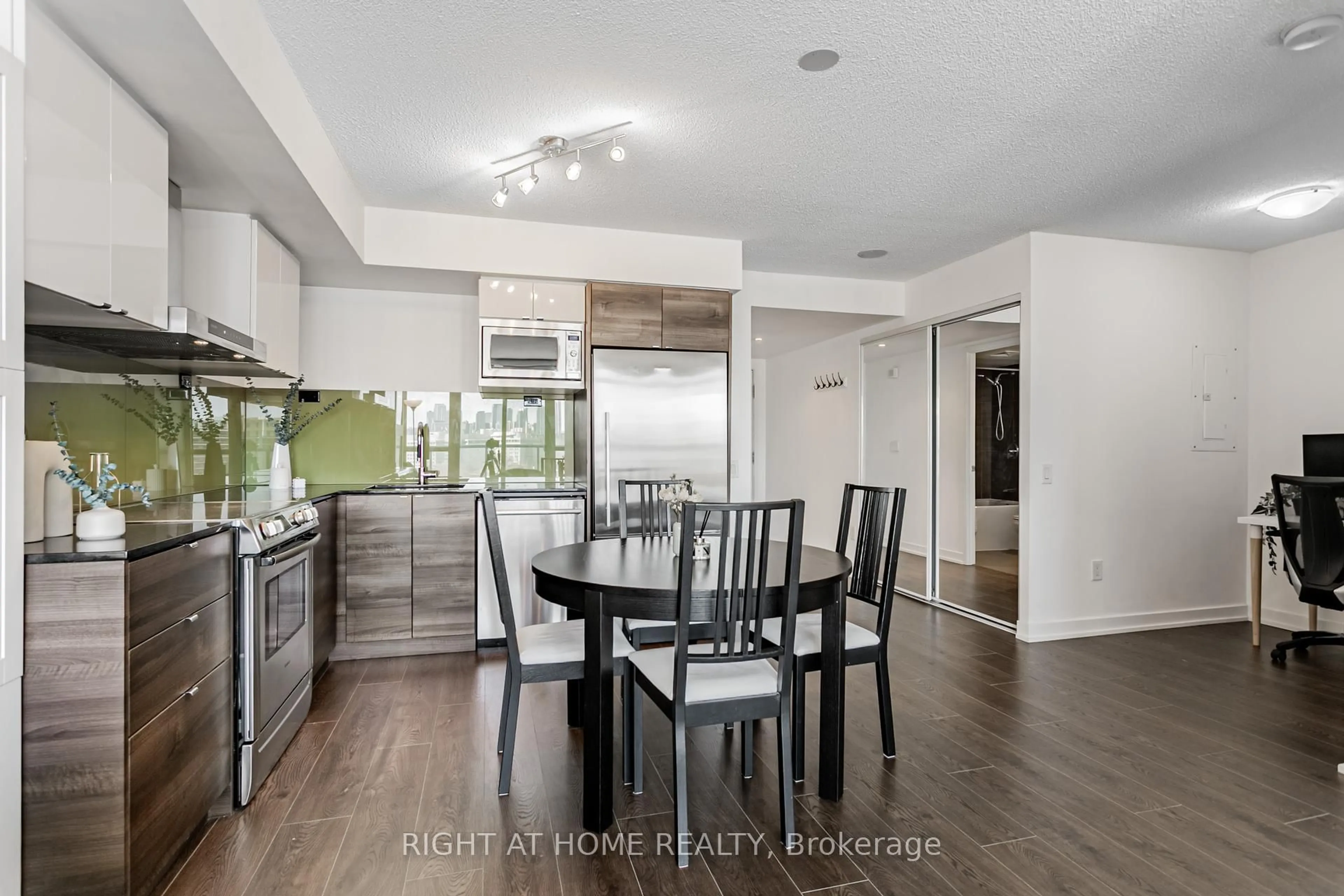 Open concept kitchen, unknown for 121 McMahon Dr #703, Toronto Ontario M2K 0C1
