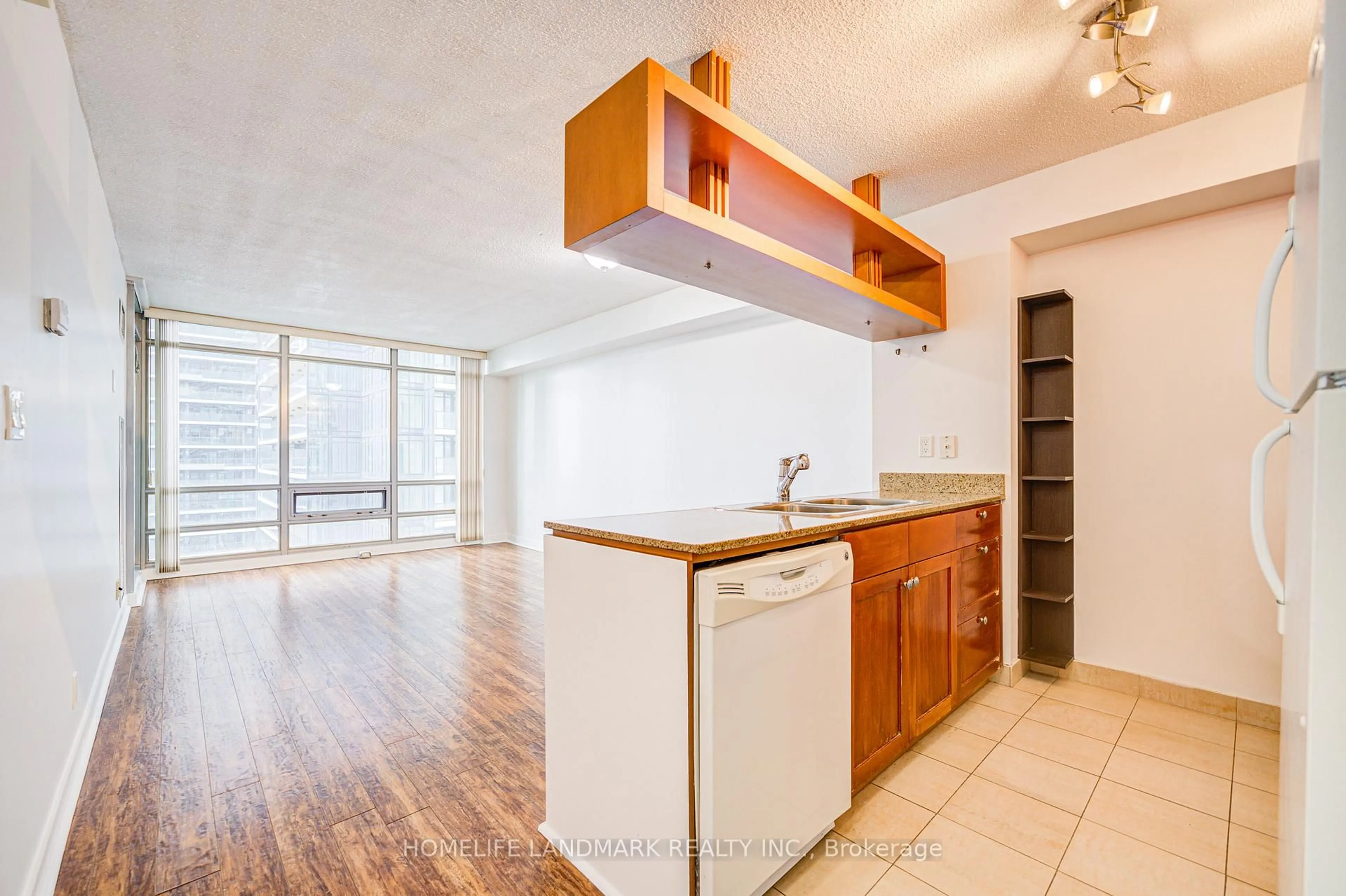 Standard kitchen, wood/laminate floor for 81 Navy Wharf Crt #2807, Toronto Ontario M5V 3S2
