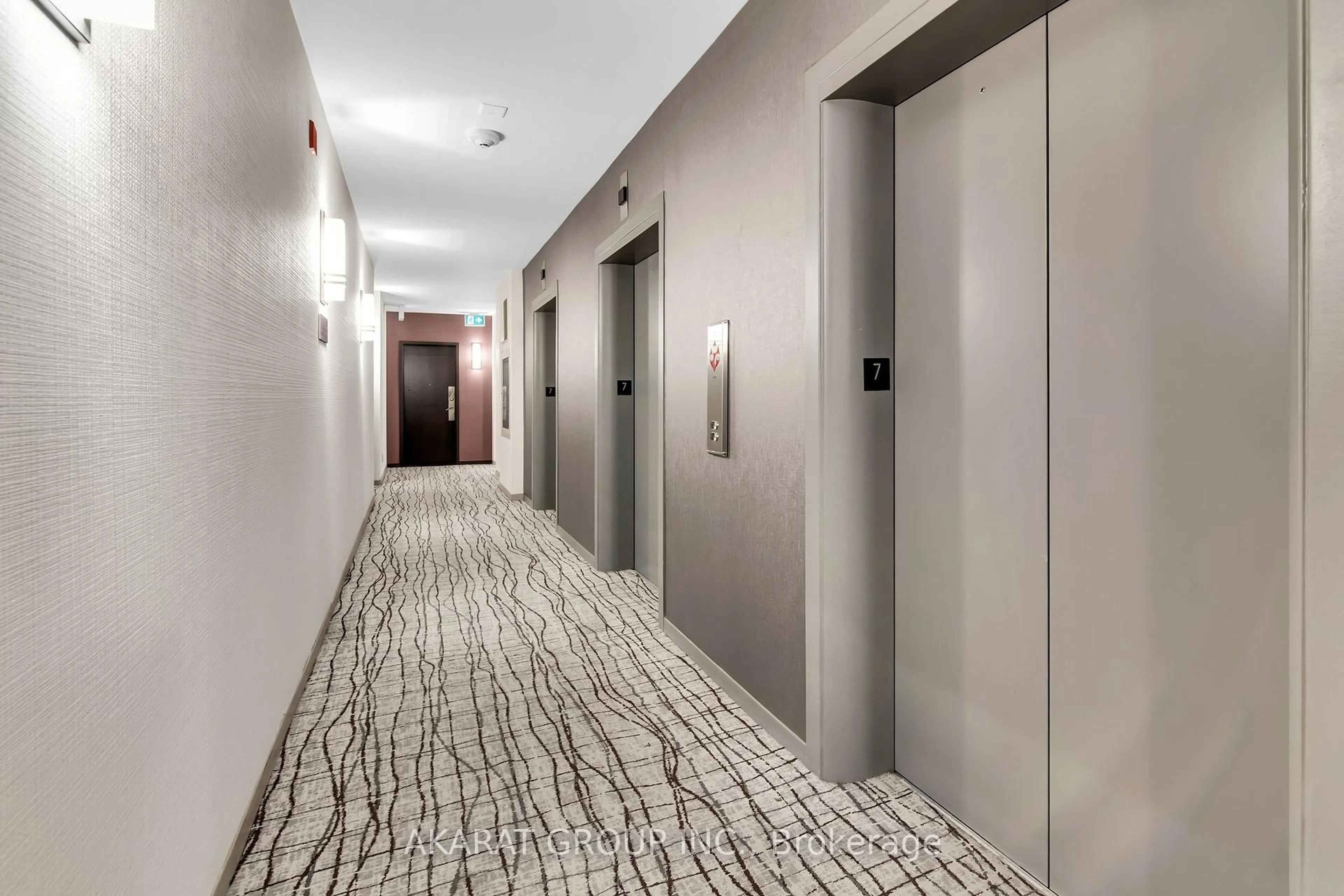 Indoor foyer for 1901 Yonge St #703, Toronto Ontario M4S 1Y6