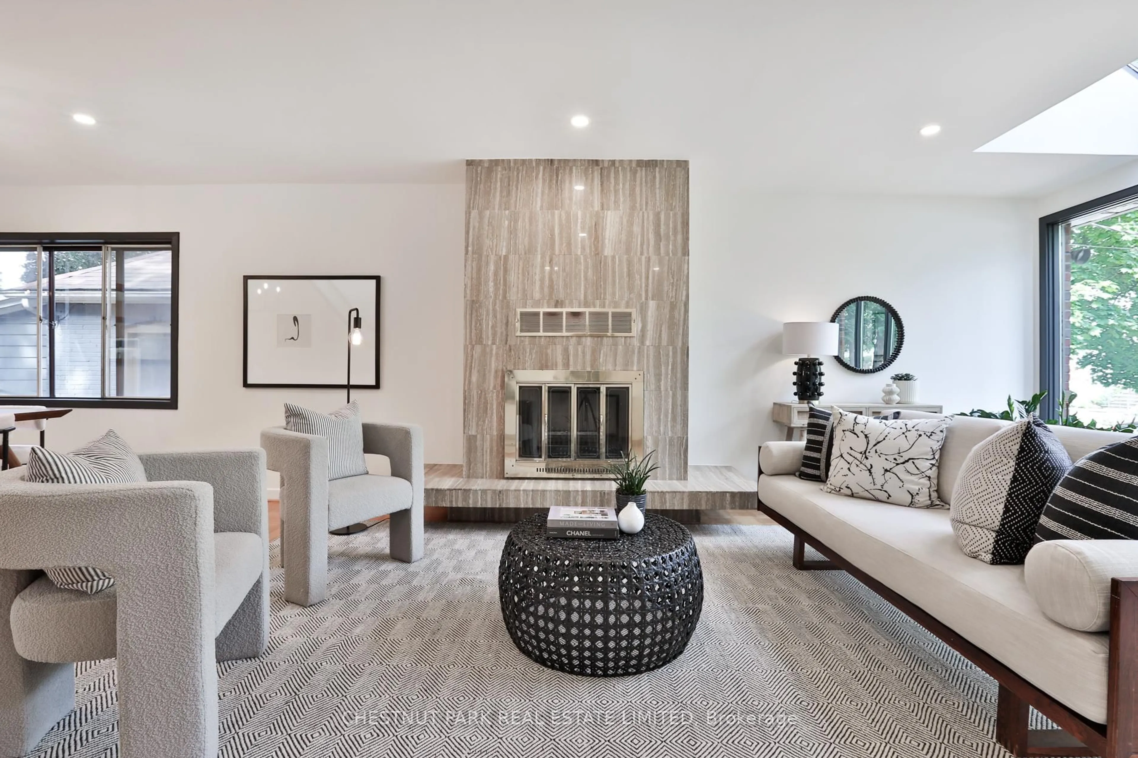 Living room with furniture, unknown for 241 Erskine Ave, Toronto Ontario M4P 1Z6