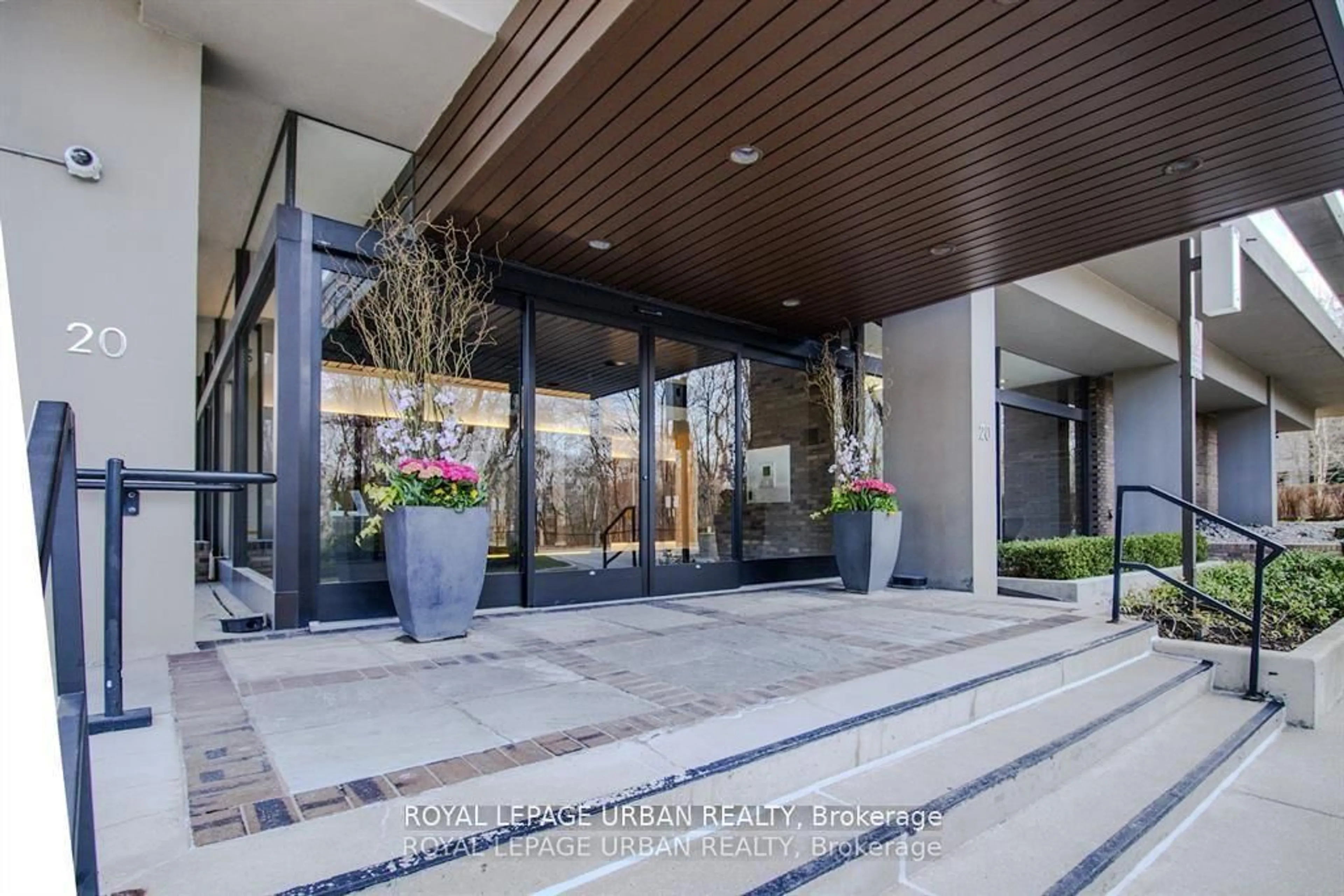 Indoor foyer for 20 Avoca Ave #1502/03, Toronto Ontario M4T 2B8