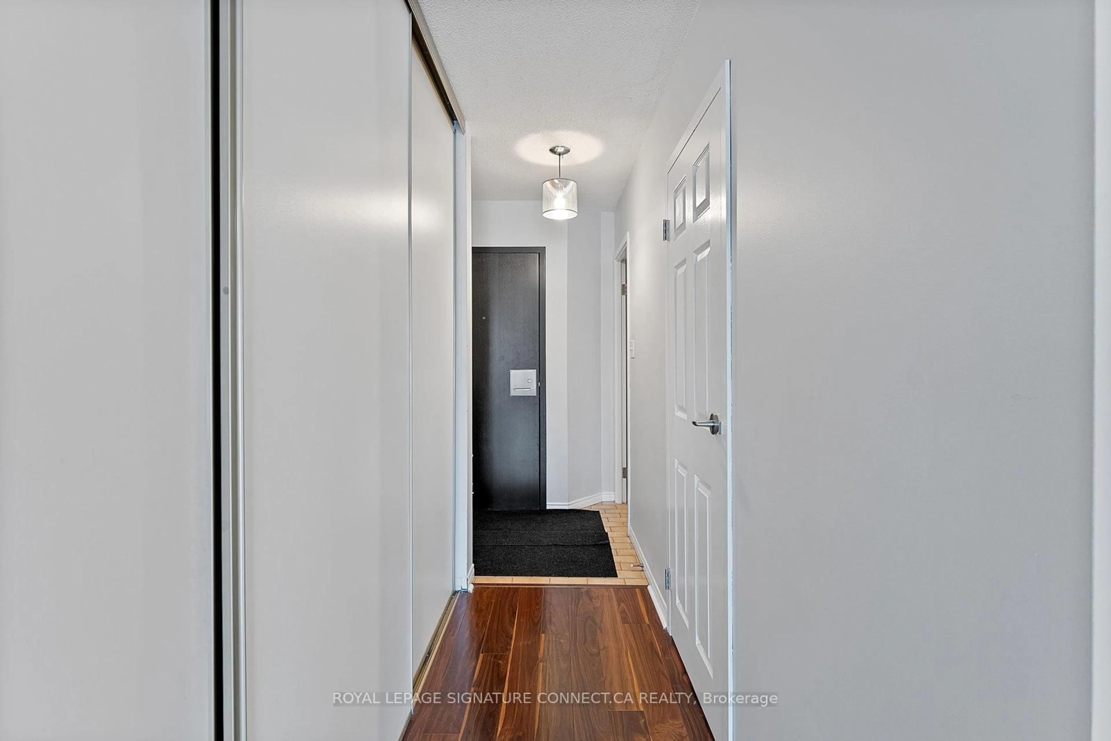 Indoor entryway for 25 The Esplanade #1519, Toronto Ontario M5E 1W5