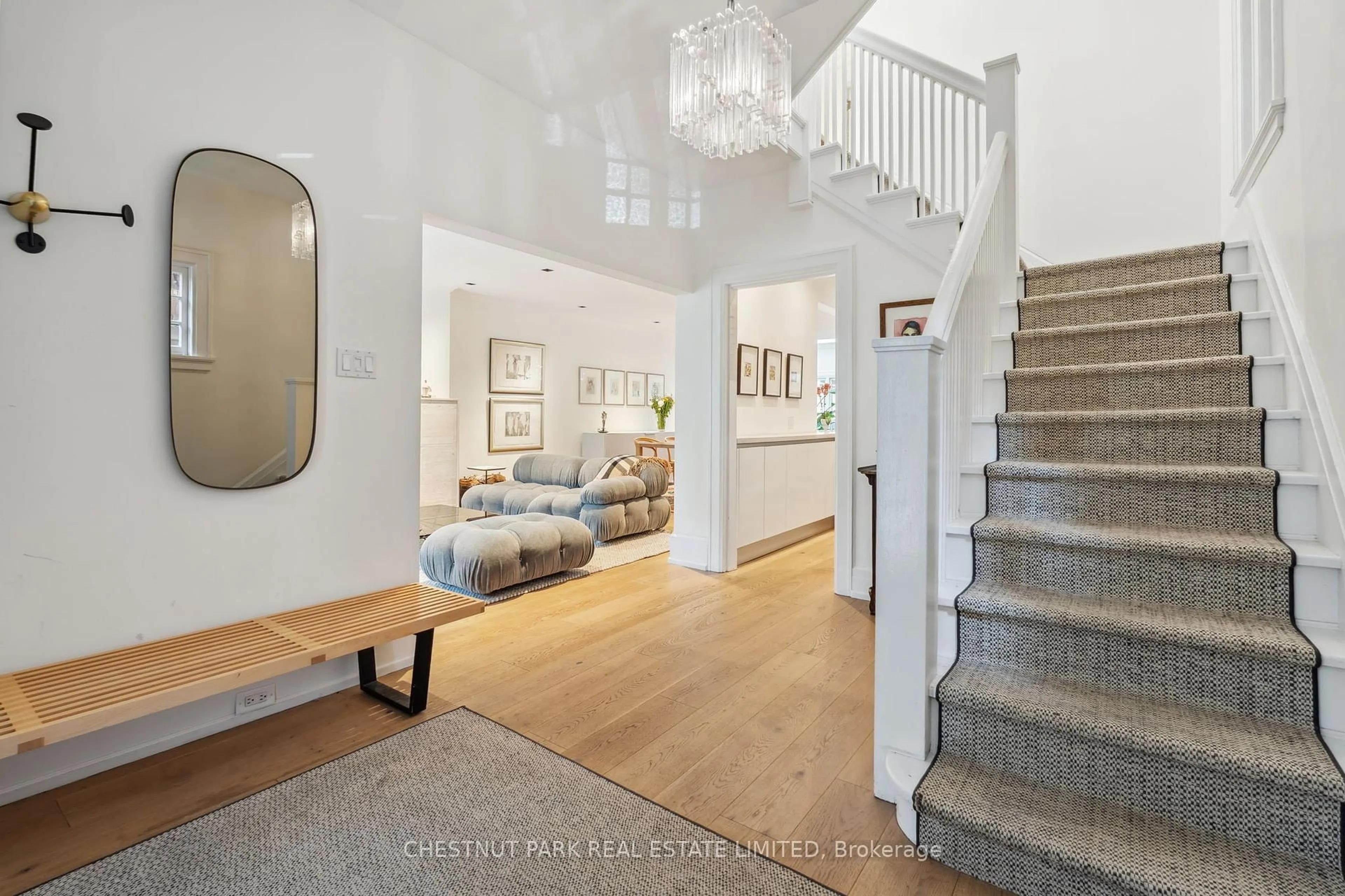 Indoor entryway for 110 Farnham Ave, Toronto Ontario M4V 1H4