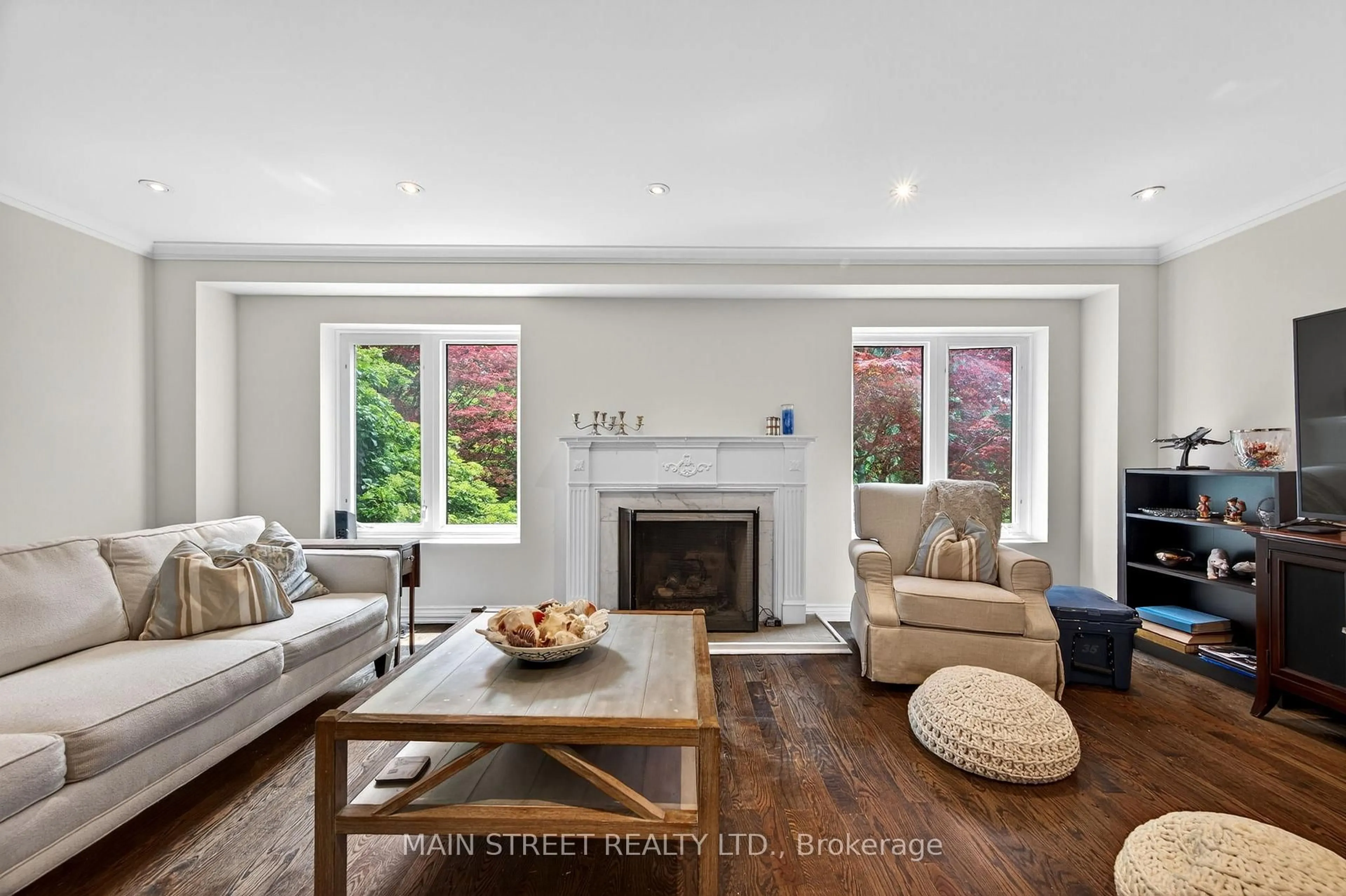 Living room with furniture, unknown for 737 Merton St, Toronto Ontario M4S 1B4