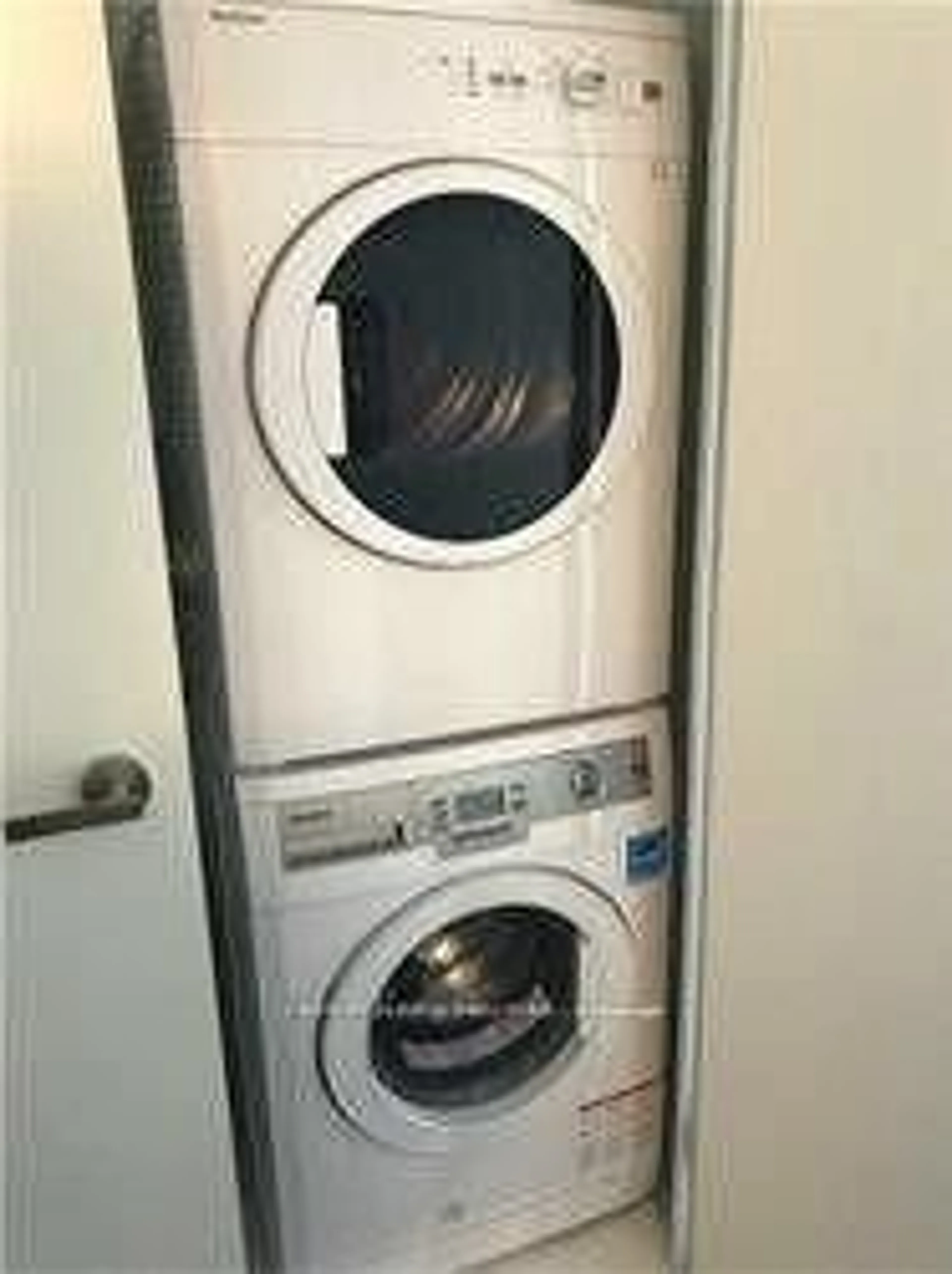 Laundry room for 100 Harbour St #3408, Toronto Ontario M5J 0B5