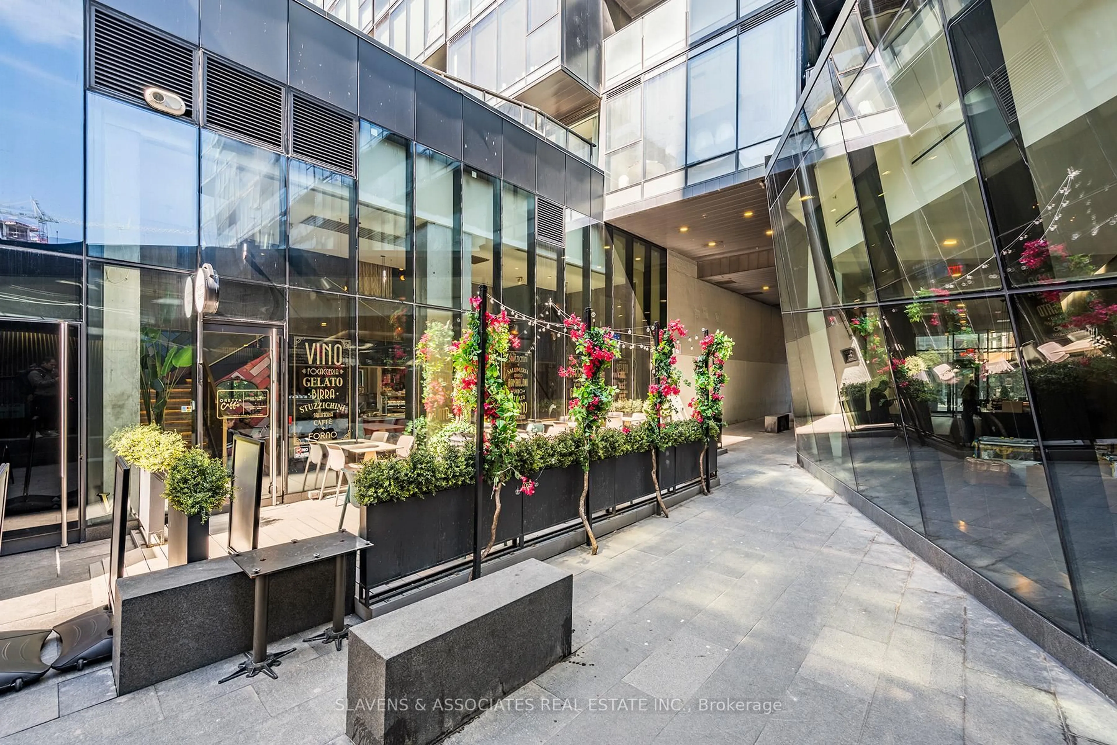 Patio, street for 38 Stewart St #1104, Toronto Ontario M5V 1H6