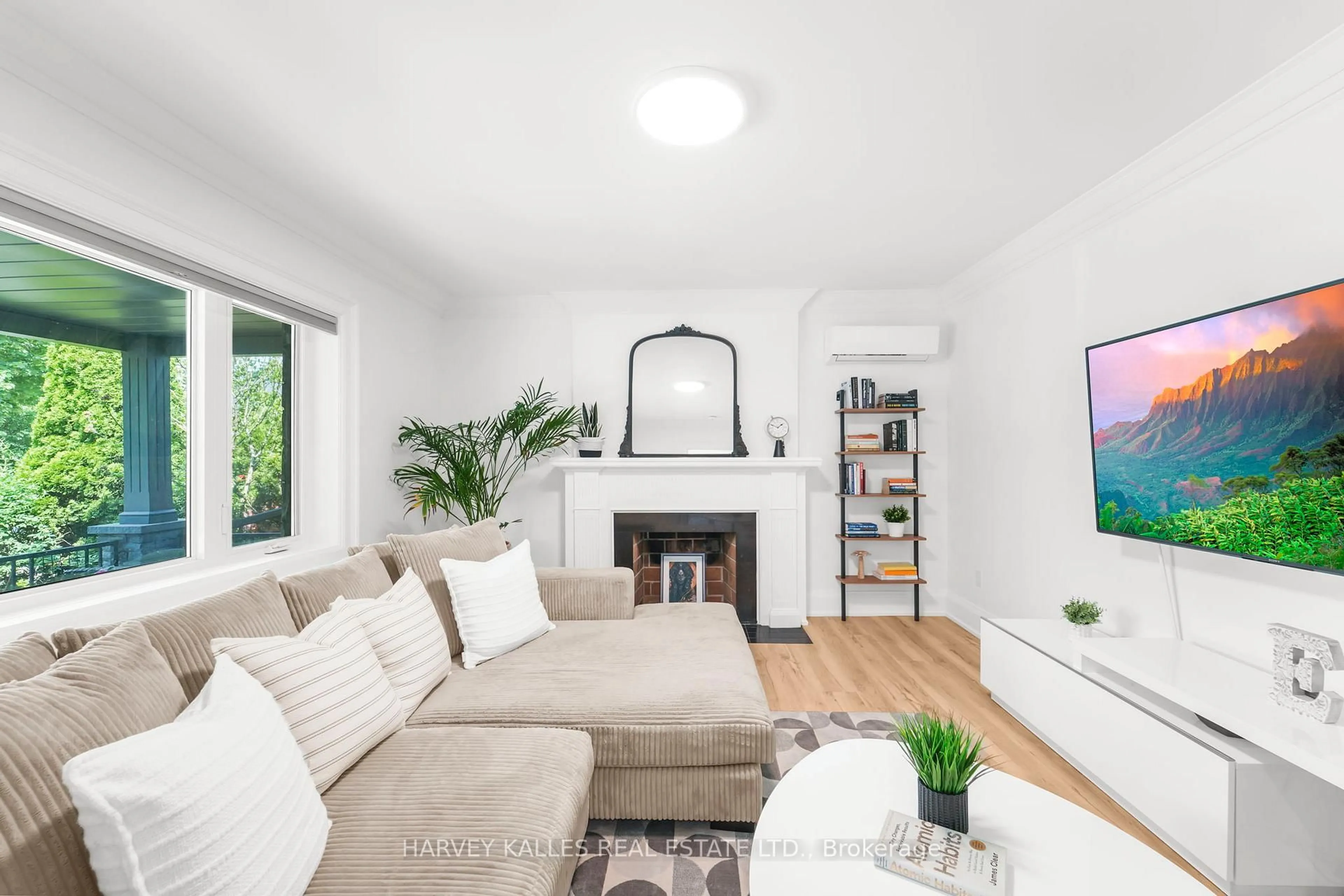 Living room with furniture, unknown for 243 Northcliffe Blvd, Toronto Ontario M6E 3K8